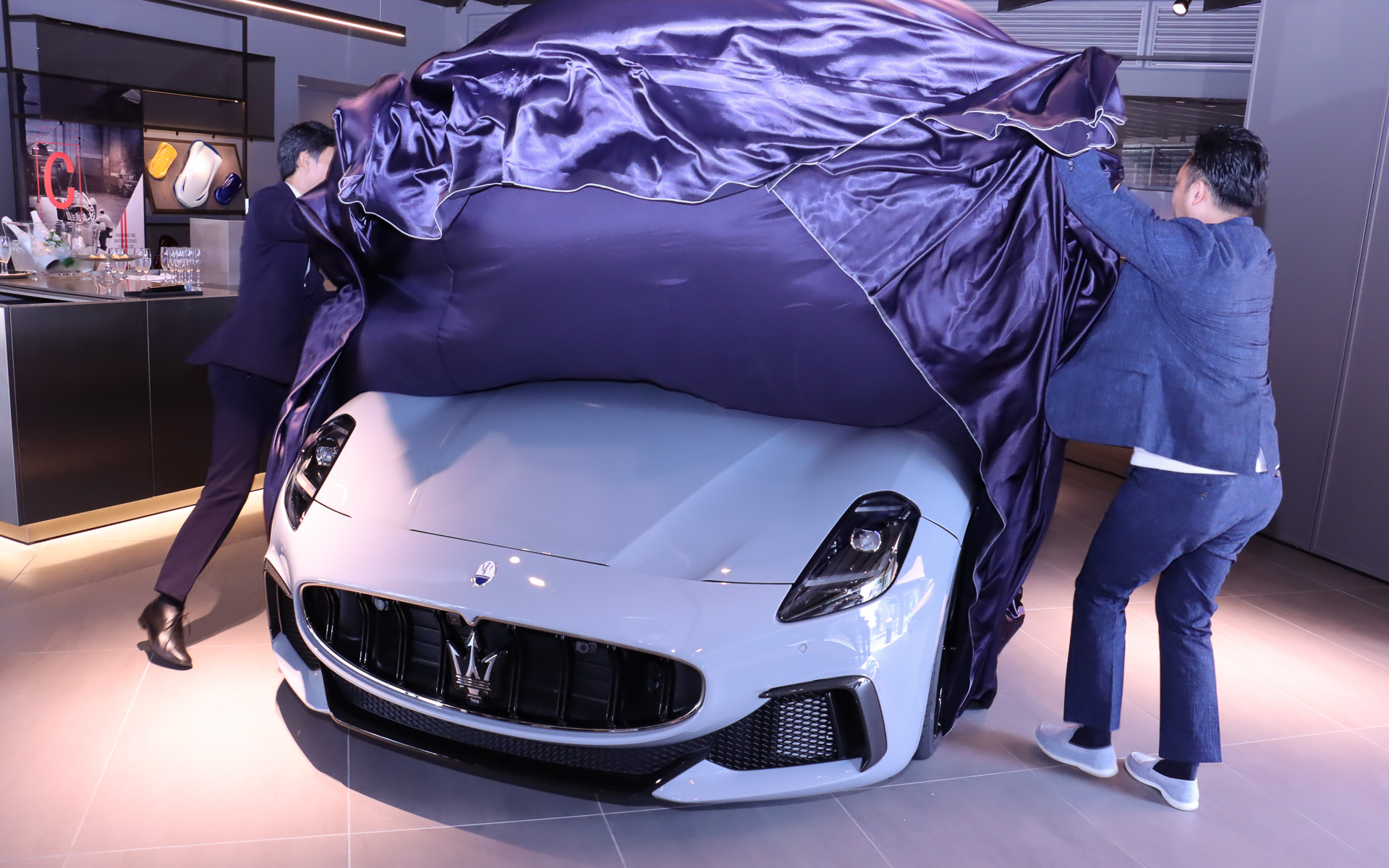 新型グランカブリオをアンベール