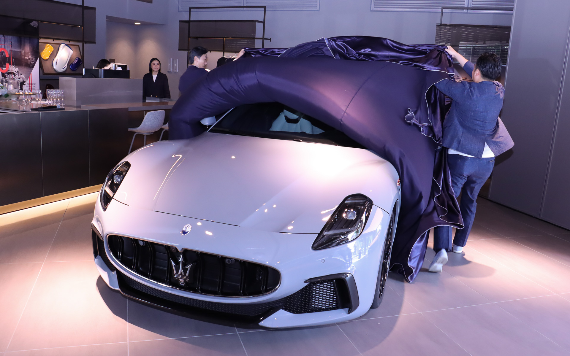 新型グランカブリオをアンベール