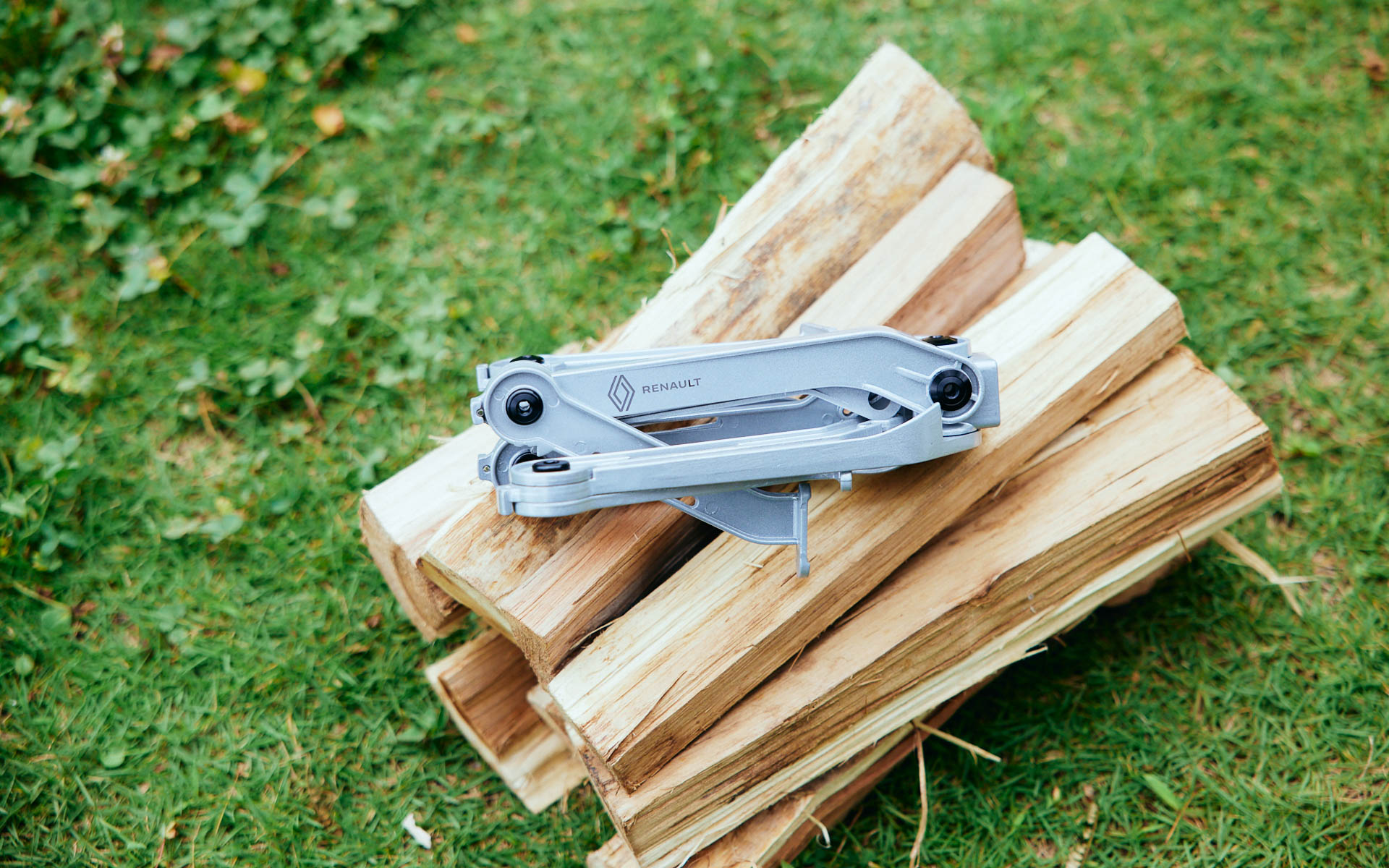 モノラル「ワイヤーフレームソリッド」