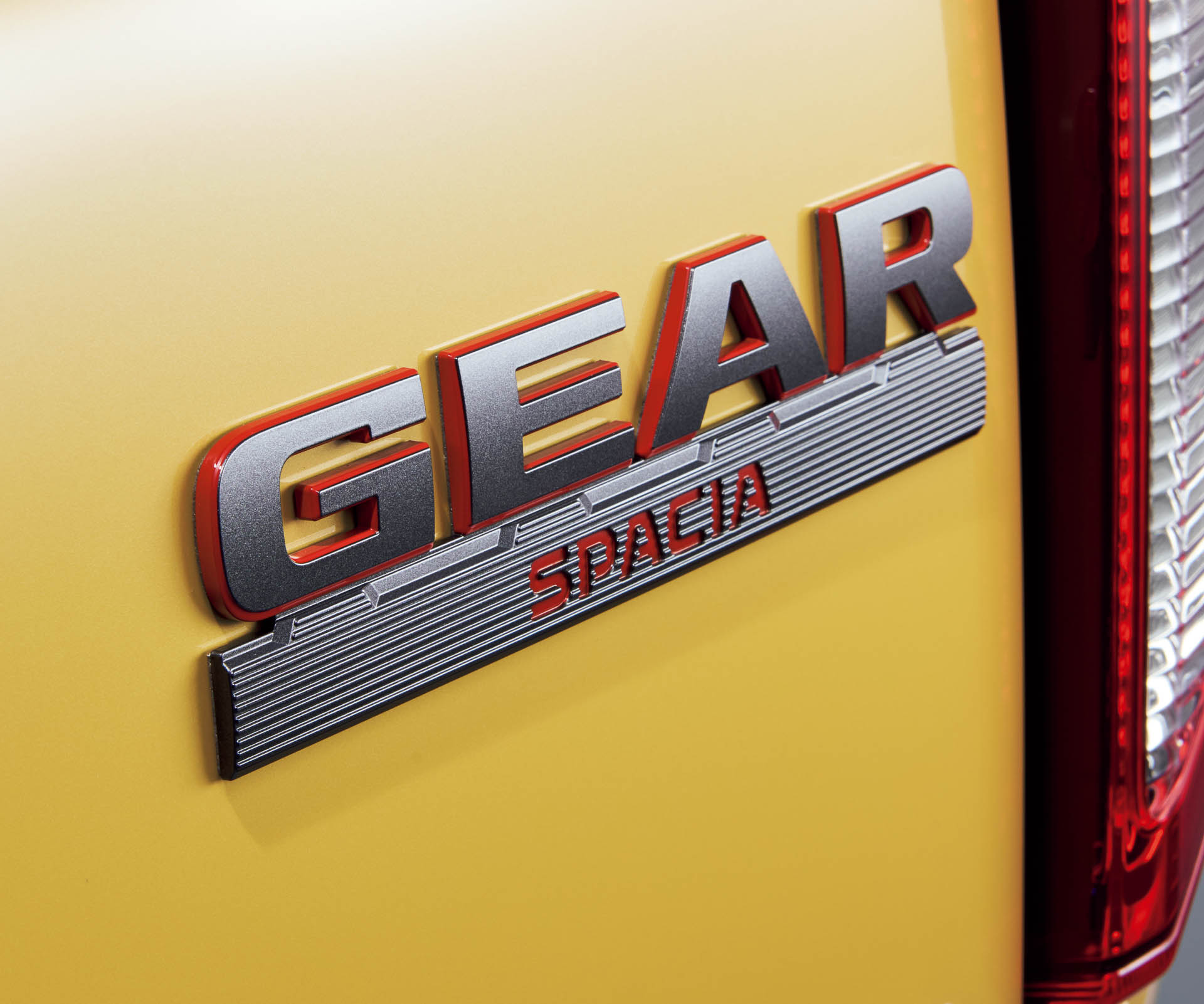 リアエンブレム