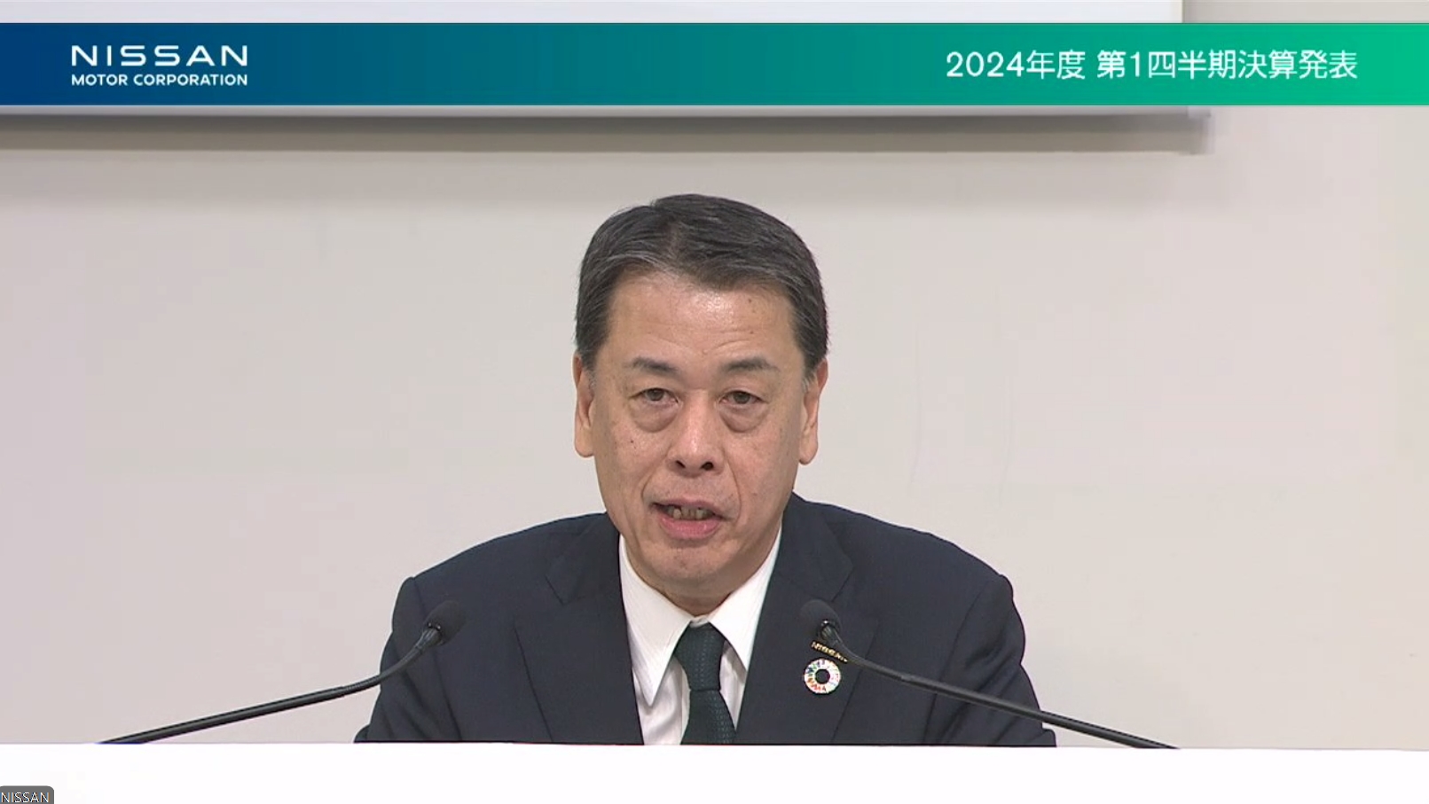 質疑応答で回答する内田社長