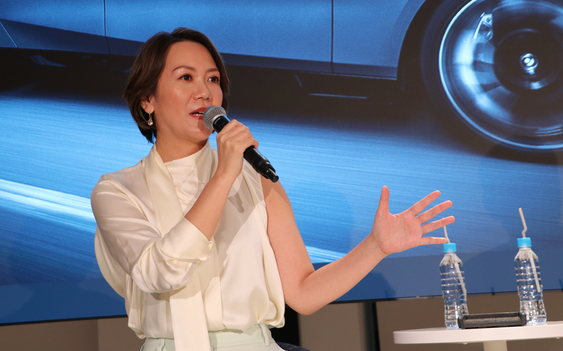 BMW Japan Brand Communication Manager 井上朋子氏も、自らステアリングを握り栃木県の往復300km程度を走った際、「自宅に着いてもまだまだ走りたい気持ちになった」と感想を述べていた