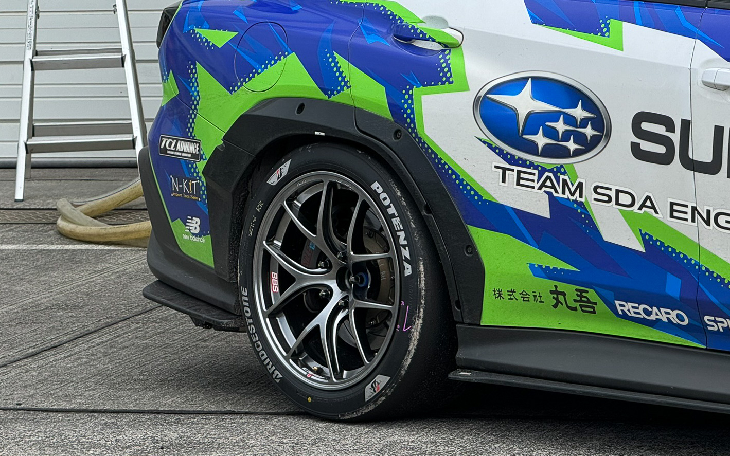 フロントタイヤまわりやリアタイヤまわりの造形は3Dプリンタで開発。高速な開発体制を狙っている