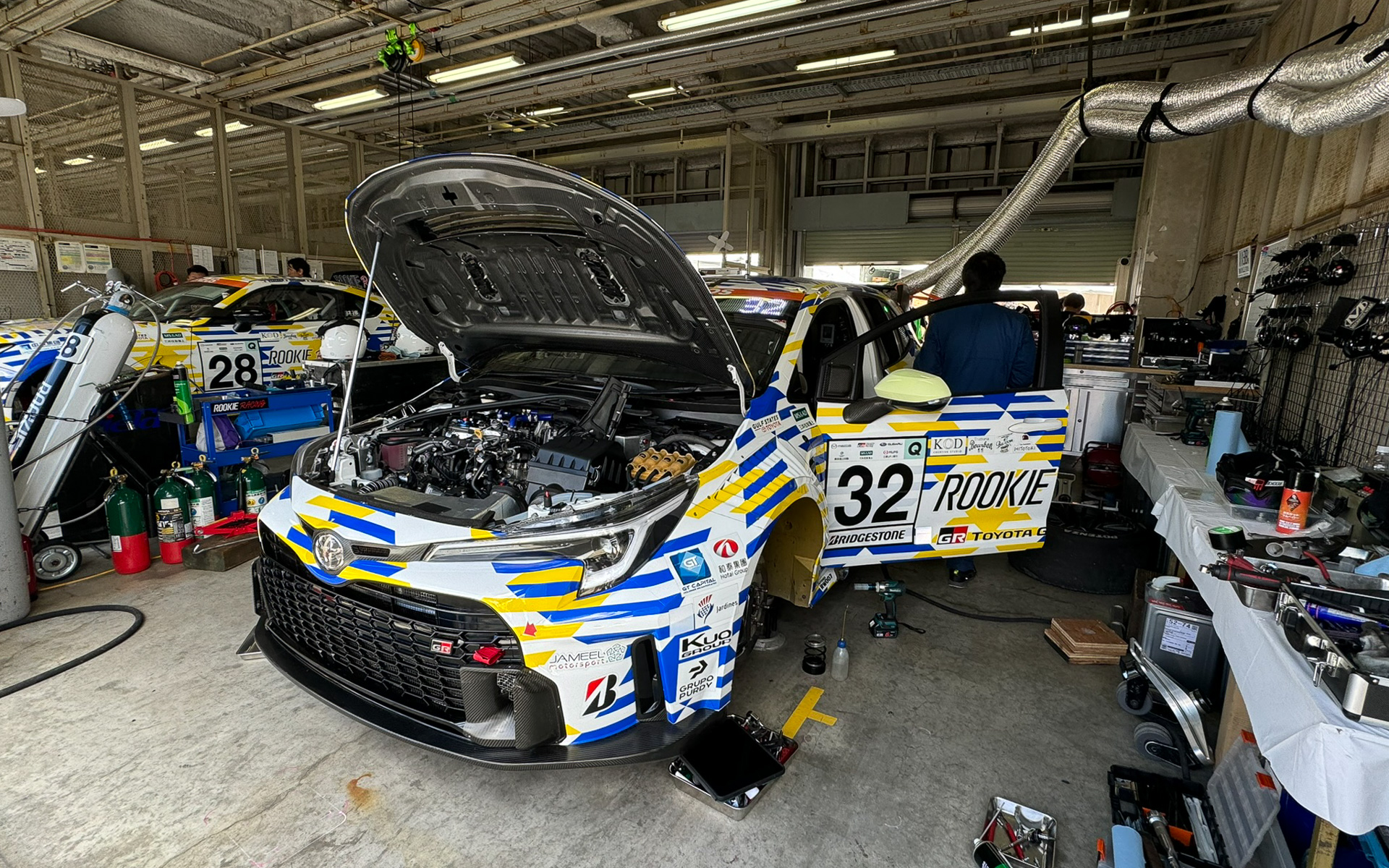 マイナス253℃の液体水素を燃料にして走る液水カローラ。LH2ICE車という世界でも最先端のカーボンニュートラル車両