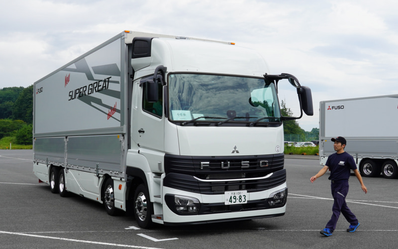 ドライバーの負担を軽減した新型「スーパーグレート」の12.8リッター新