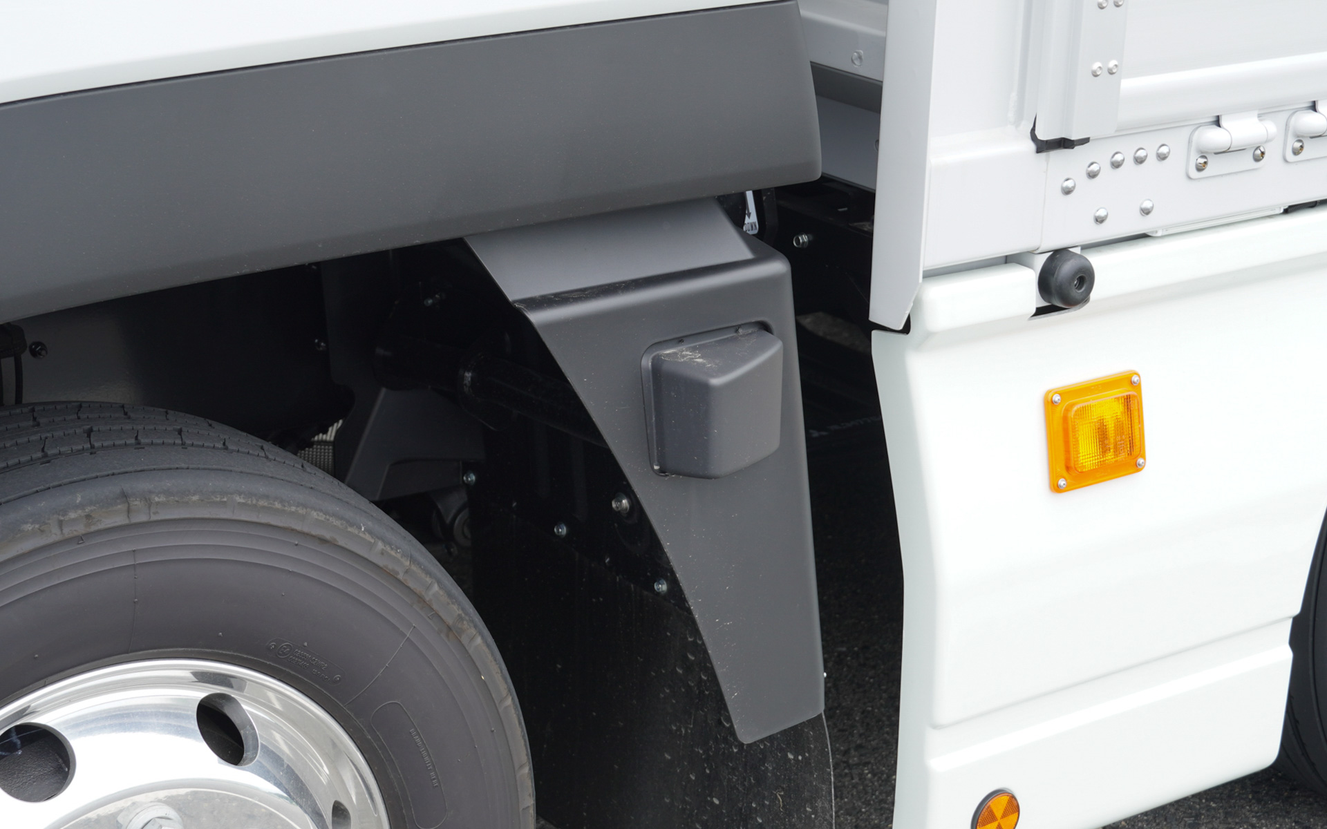 左側にも引き続き装備