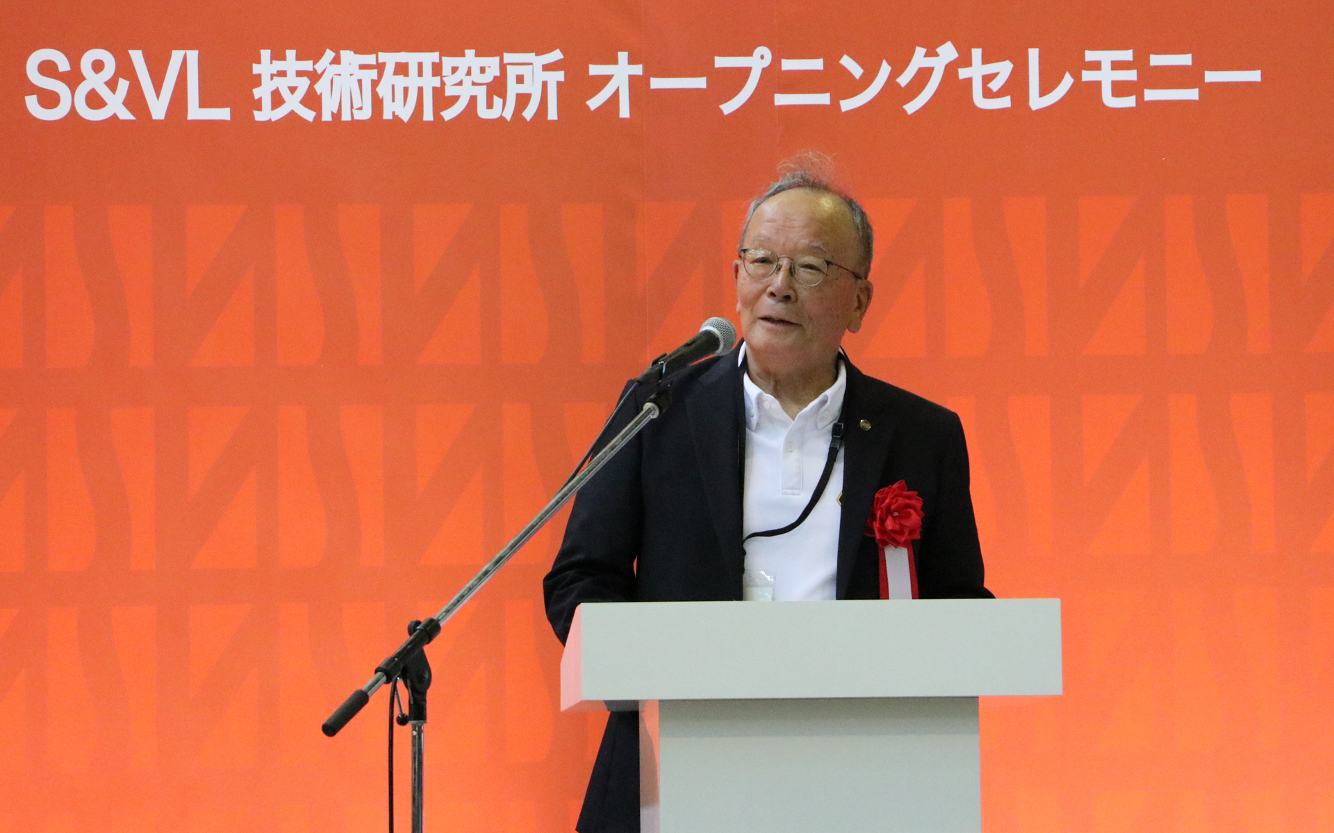 未来の自動車開発への要望を語る太田市長の清水聖義氏