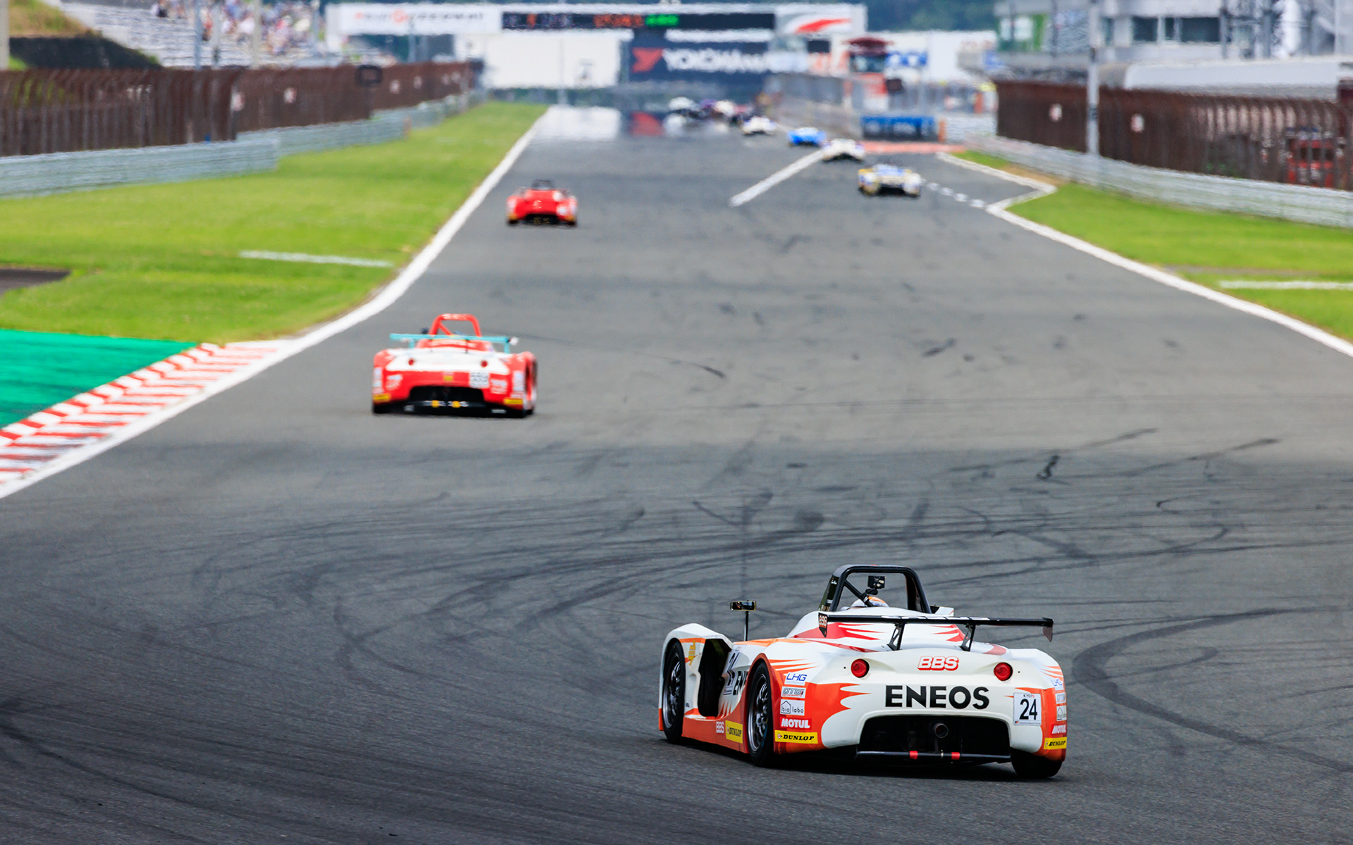 ちょっとでも姿勢を乱せば、前のマシンとの差が一瞬で開いてしまう