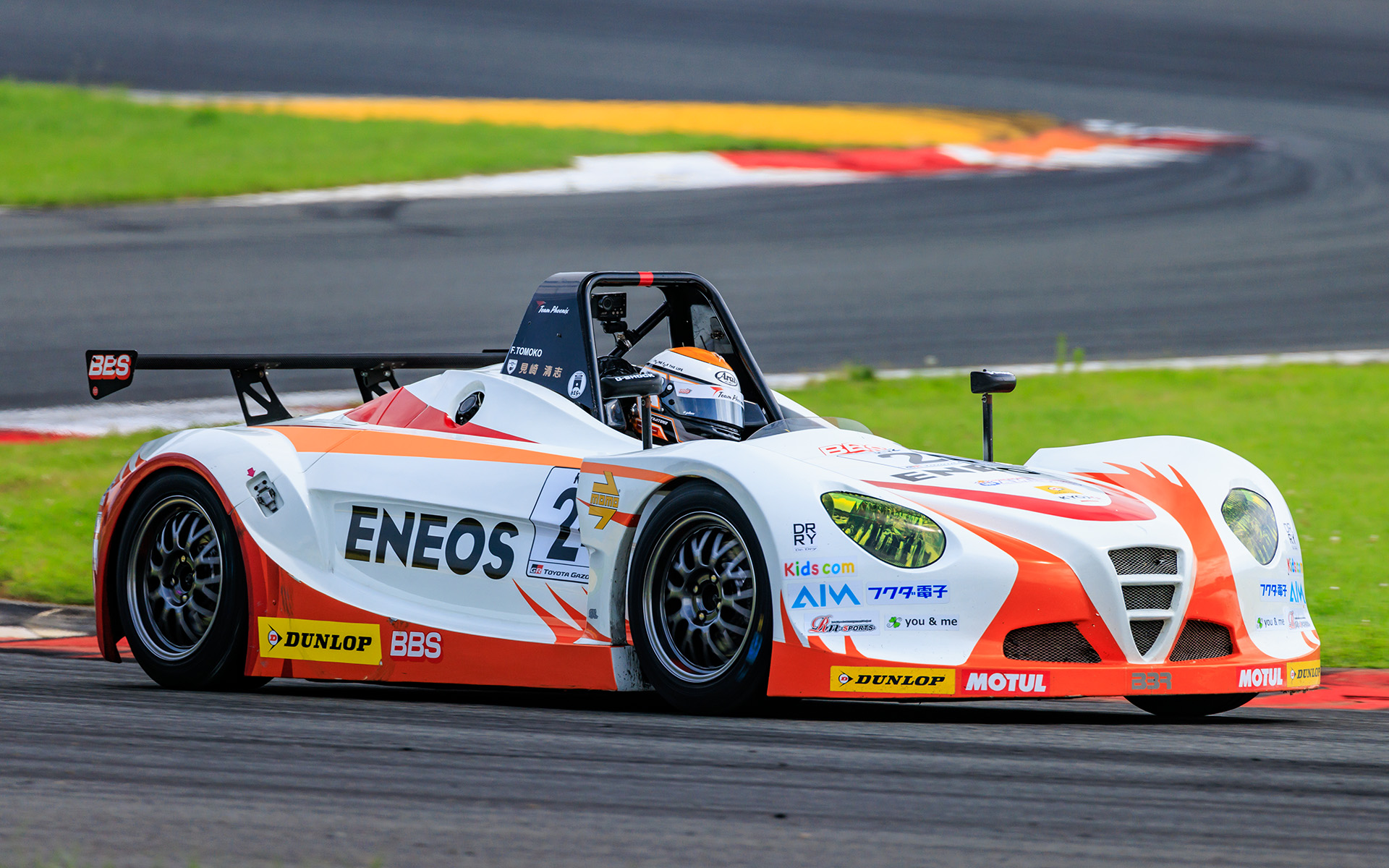 タイヤのグリップ感覚の違いのせいか、いつものリズムで走れない