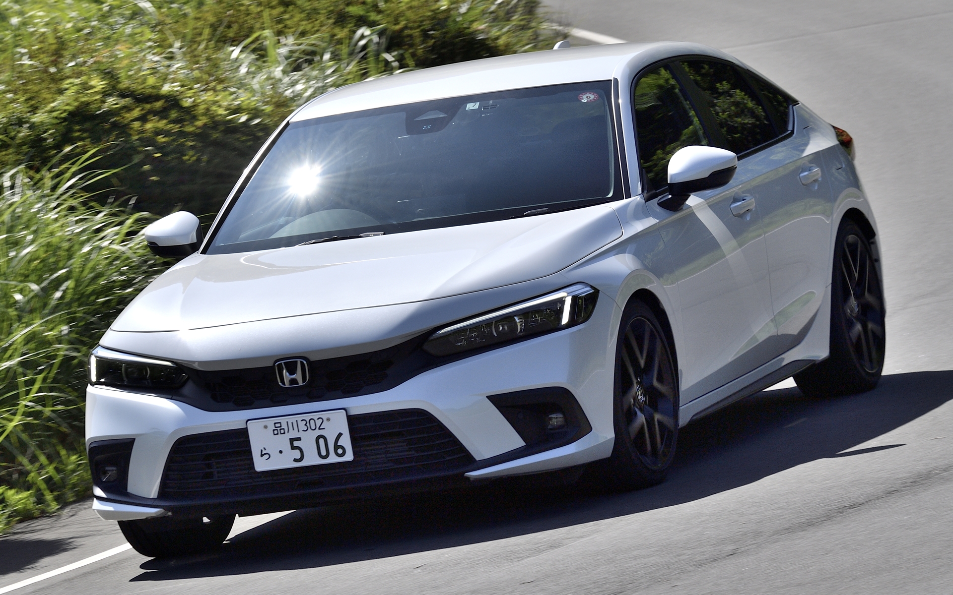 現行シビックは、旧モデルよりもホイールベースを35mm、リアトレッドを12mmほど拡大して安定性が高められている