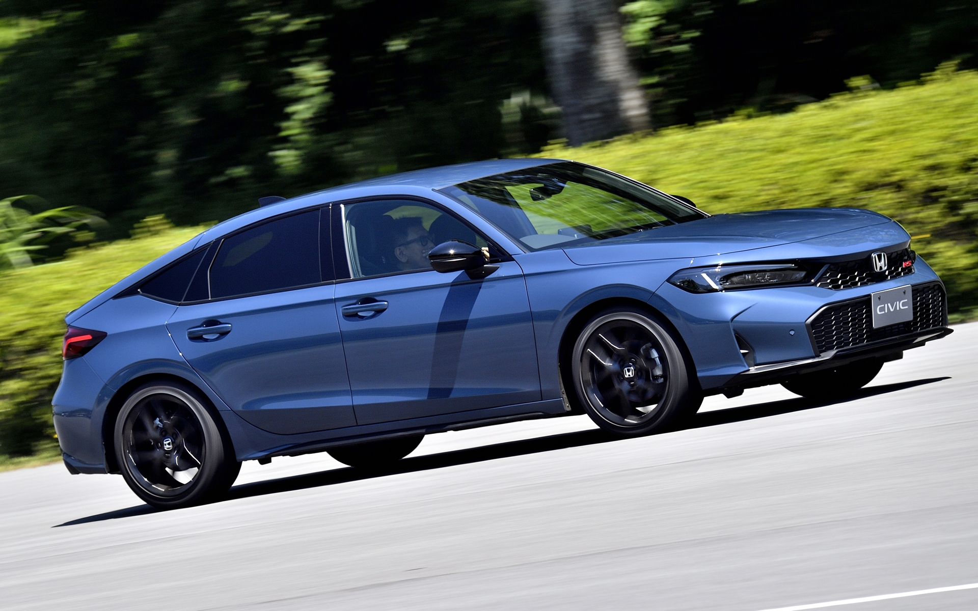 扱いやすいパワーとレスポンスで、ためらわずにアクセル全開にできるから楽しい