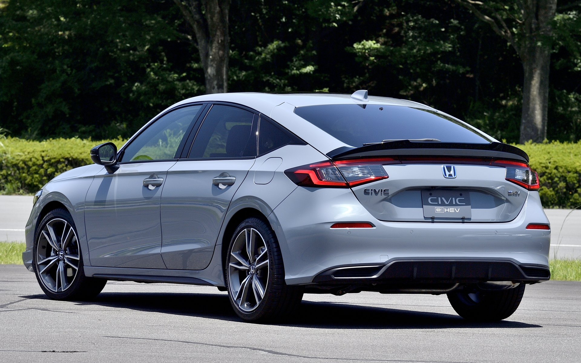 ボディカラーはソニックグレー・パール