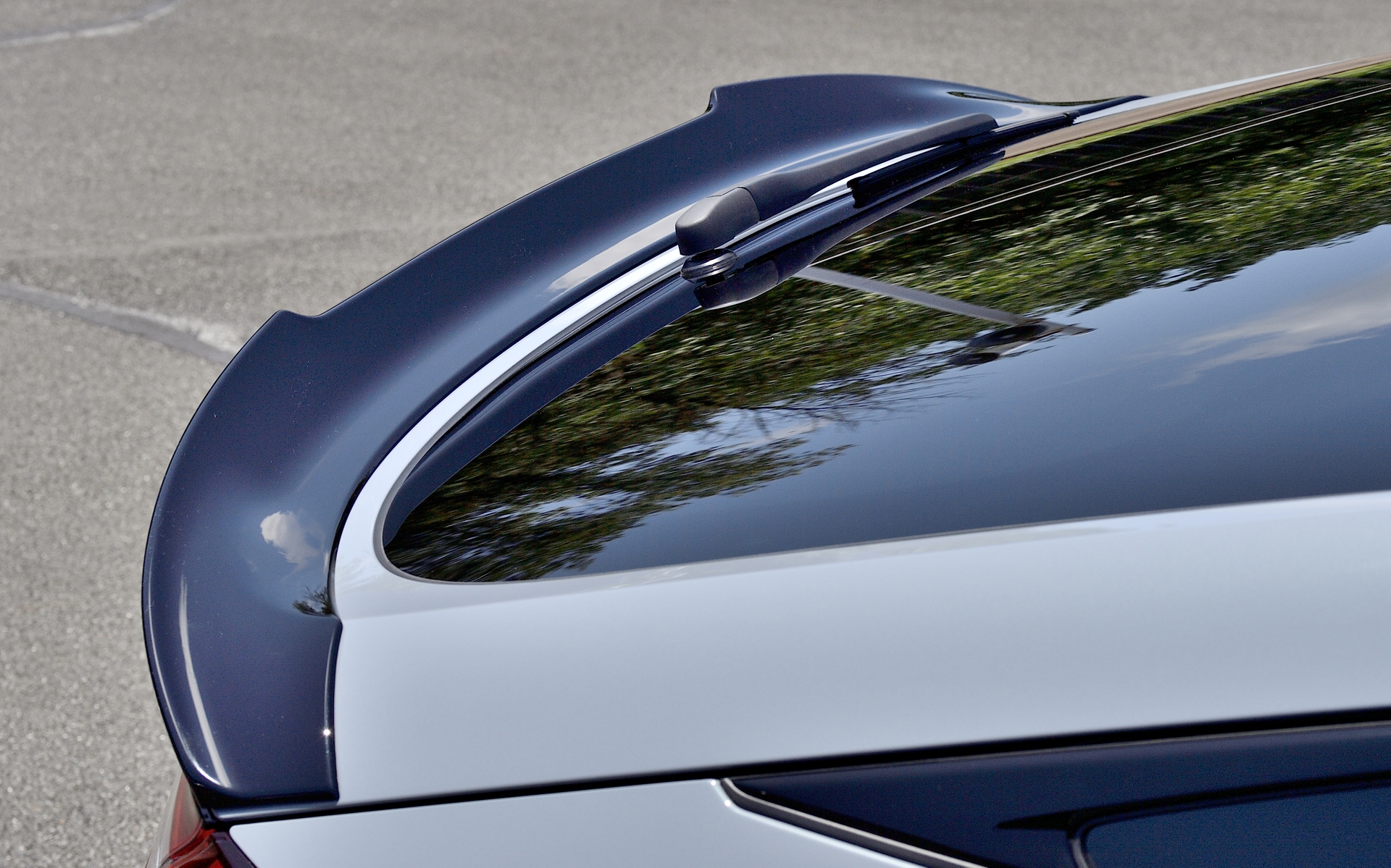 テールゲートスポイラー ダックテールタイプも新設定