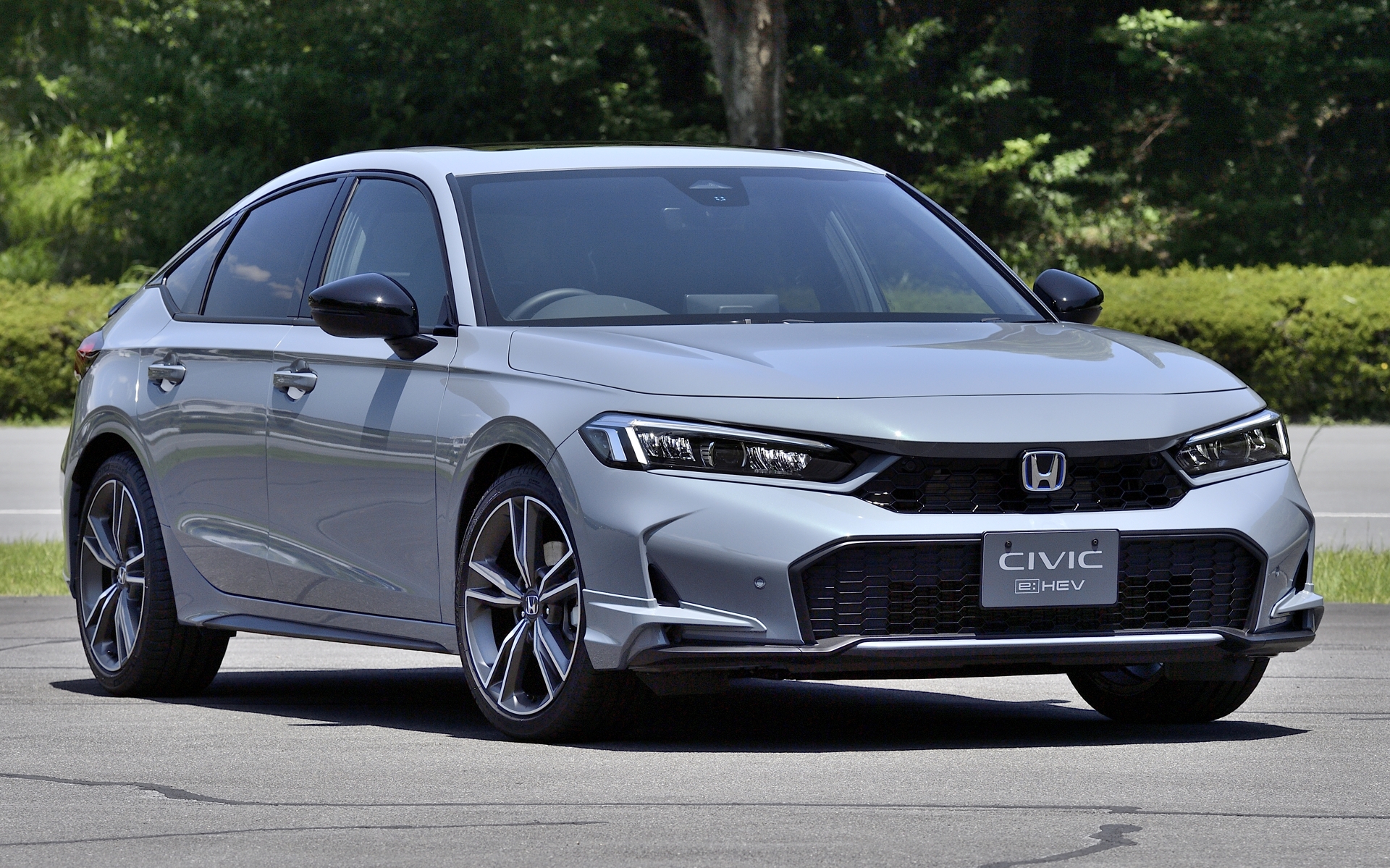 こちらはe：HEV（ハイブリッド）のEXグレードがベース