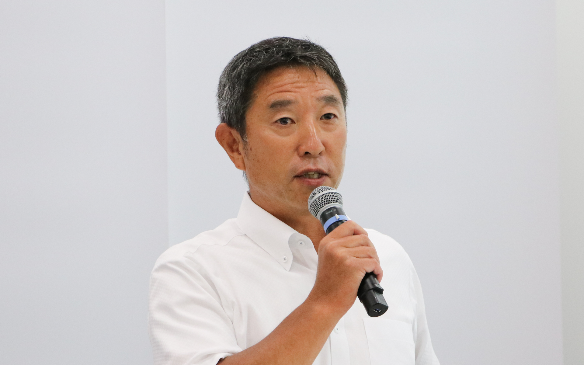 伊藤祐樹監督は、1995年の入社時から2009年の休部まで日産自動車本社公式野球部に所属し活躍。日本代表選手に何度も選出されたほか、優勝した第30回社会人野球日本選手権大会ではMVPを獲得。そのほかにも日本野球連盟の「社会人野球 平成ベストナイン」にも選出されている。2022年からはアライアンス・パートナーである三菱自動車岡崎硬式野球部のコーチに就任していたが、野球部復活プロジェクトの専任として日産自動車本社公式野球部の監督に就任した