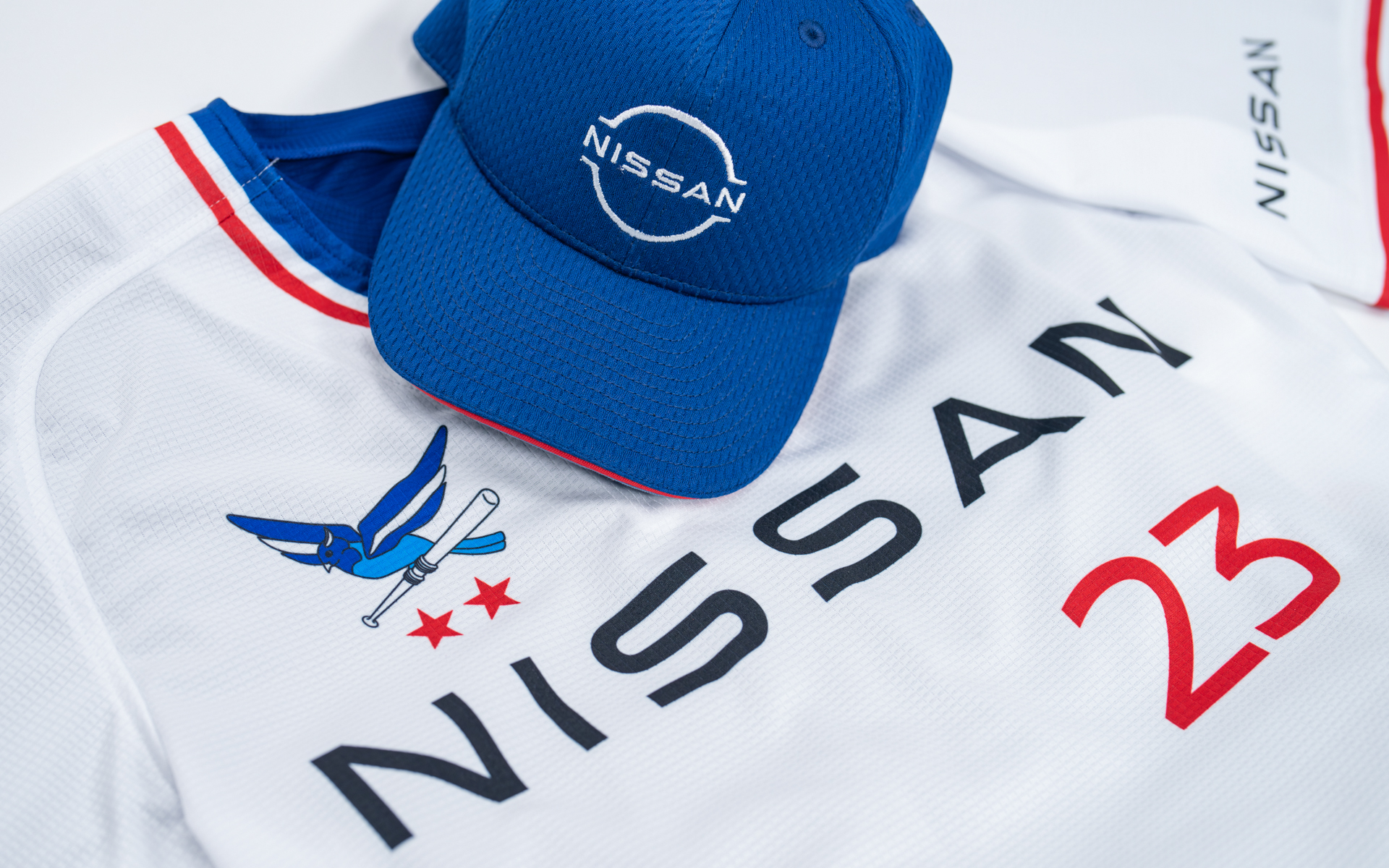 ロゴや書体は2020年から採用されている新タイプへと更新。胸元のブルーバードと2つ★はしっかりと継承されている