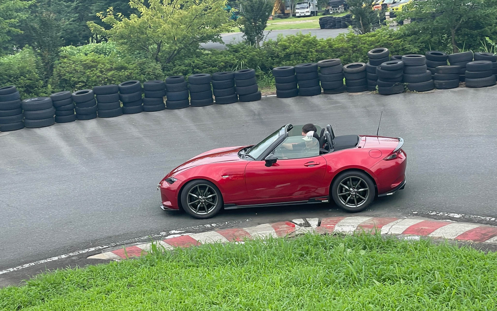 ナイトスポーツのスキルアッププロジェクト。お互いのドライビングを見るのも得るところが大きい。自分の学生時代、他の人のドライビングを見るのもとても参考になった