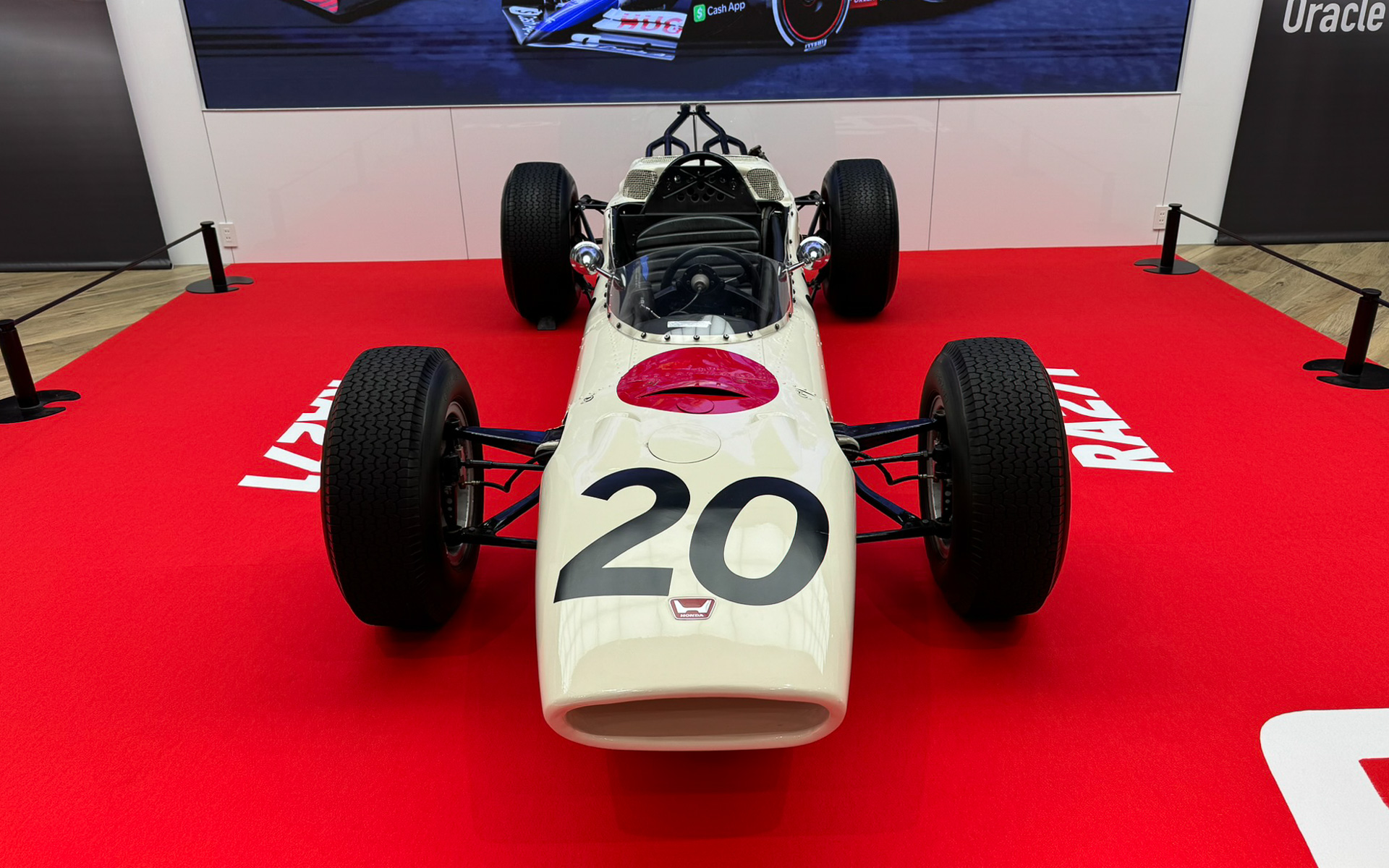 葉巻き型と言われた、当時のF1マシン