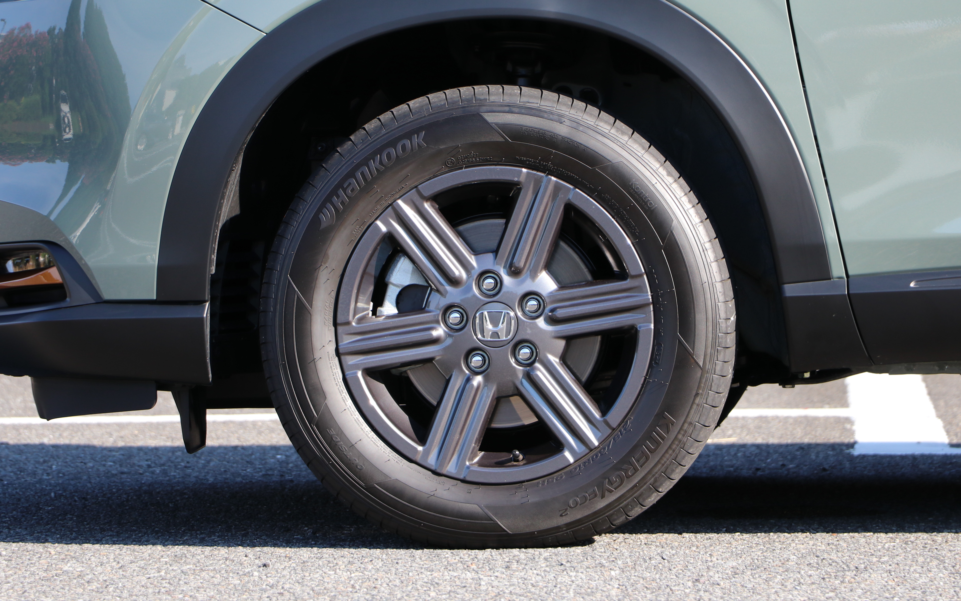 ハントパッケージは16インチを採用し、ランニングコストを押さえられるのも特徴