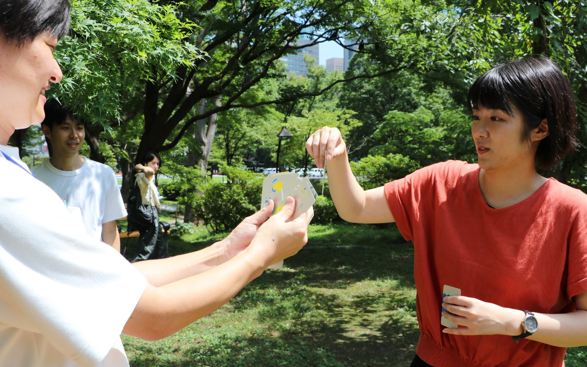 「ヴェゼル ワード」と「アウトドア ワード」を1枚ずつ引くことで、自分の探すお題が決まる