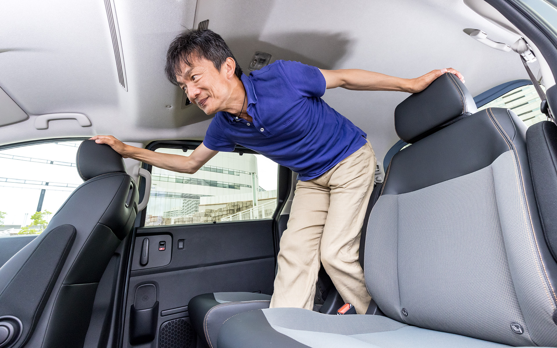 6人乗りの2列目シートは、ウォークスルーもしやすい形状に仕上げてある