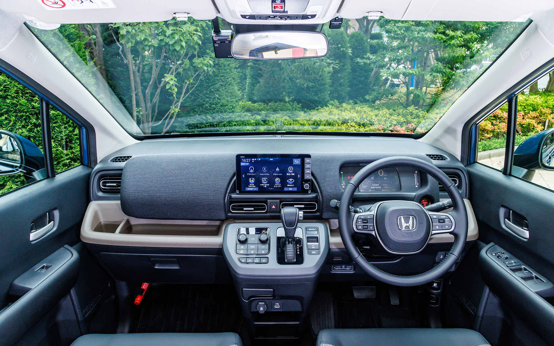 水平基調のインテリアなので前方の見晴らしがとてもよい