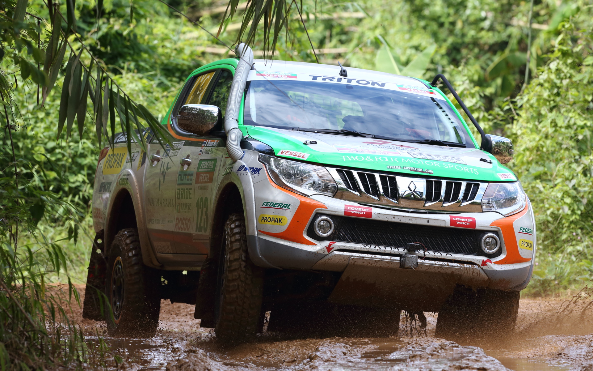 2代目トライトンの前期型は街中では見かけるものの、AXCRでの参戦台数はわずか（AXCR2015）