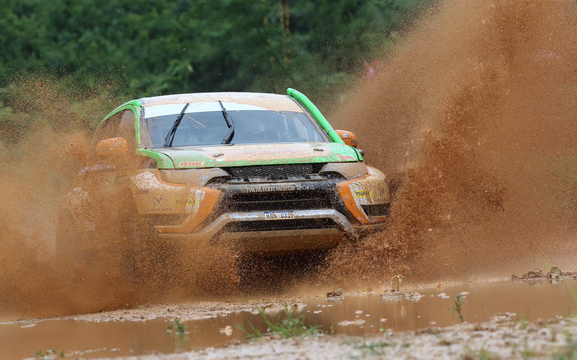 AXCR2015に参戦するアウトランダーPHEV。2013年からの3年間、三菱自動車はAXCRを電動車両の開発の場として参戦します