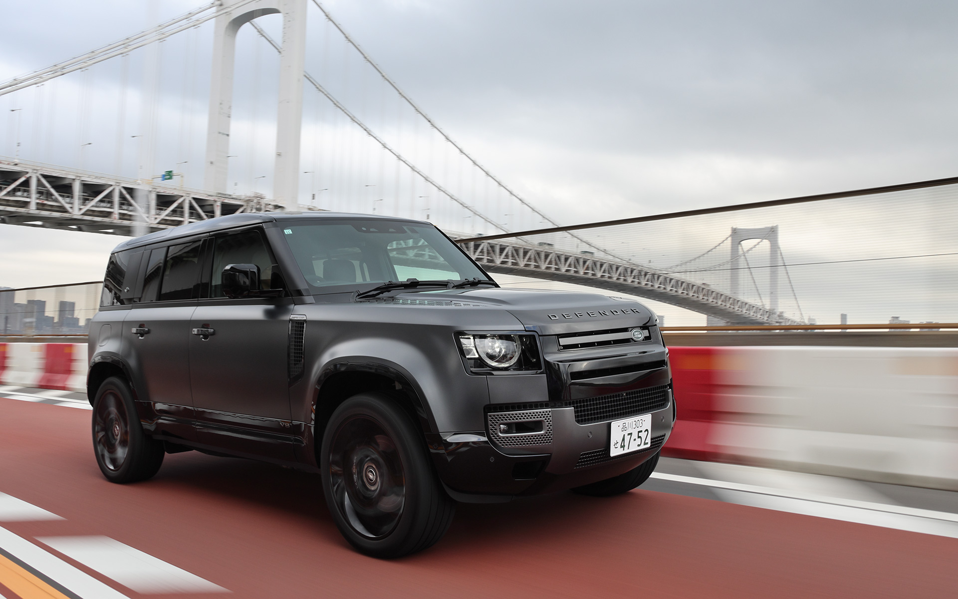 V8エンジン搭載の「ディフェンダー カルパチアンエディション」に試乗