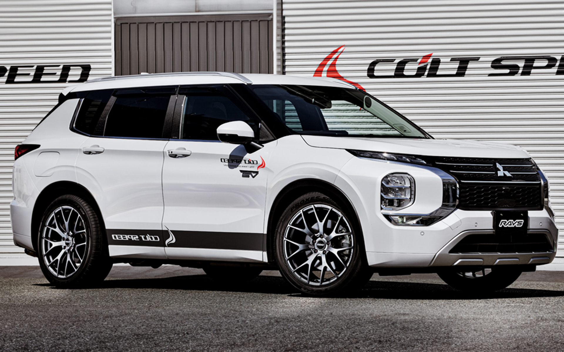 三菱自動車「アウトランダーPHEV」