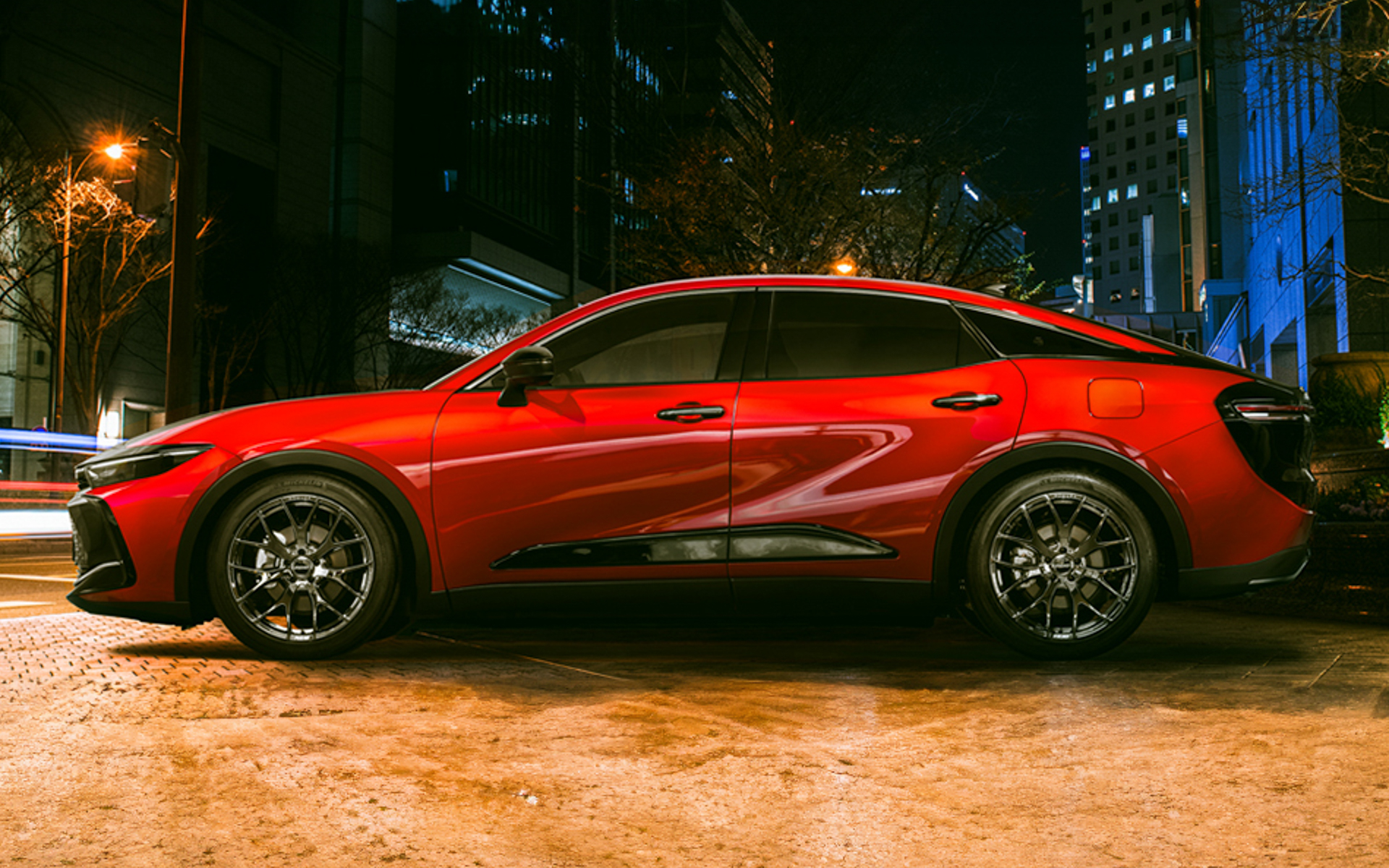 トヨタ「クラウン クロスオーバー」