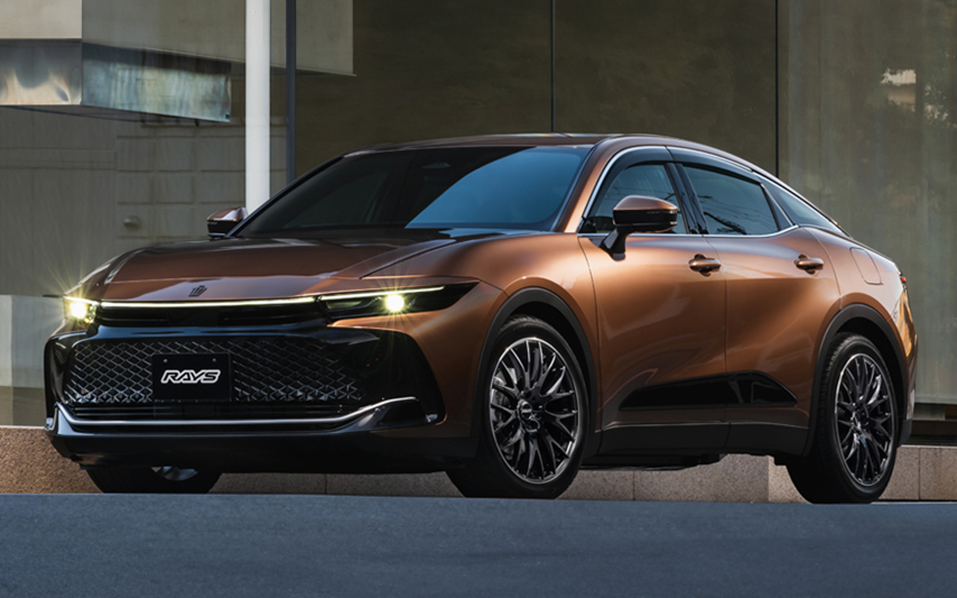 トヨタ「クラウンクロスオーバー」