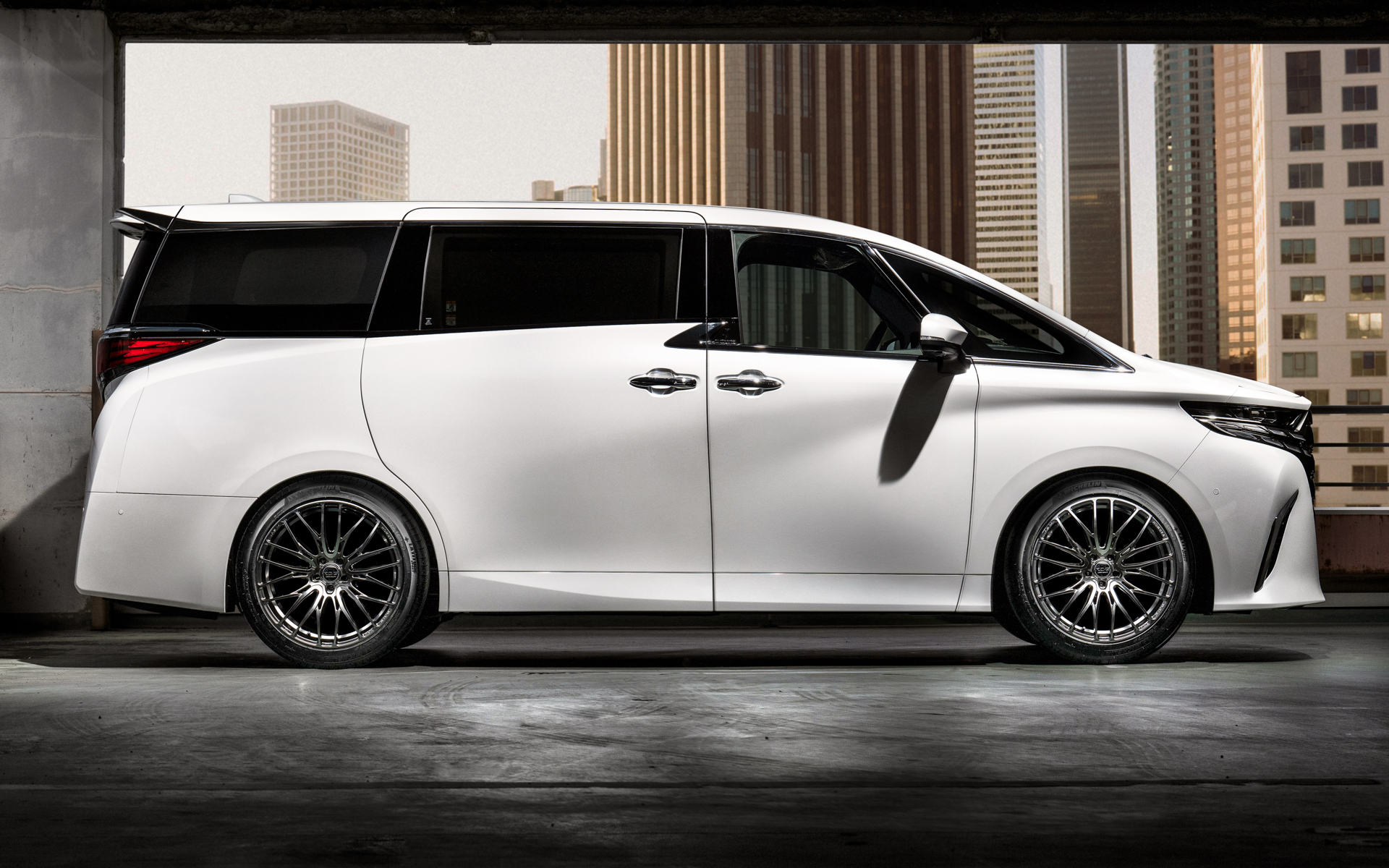 トヨタ「アルファード」