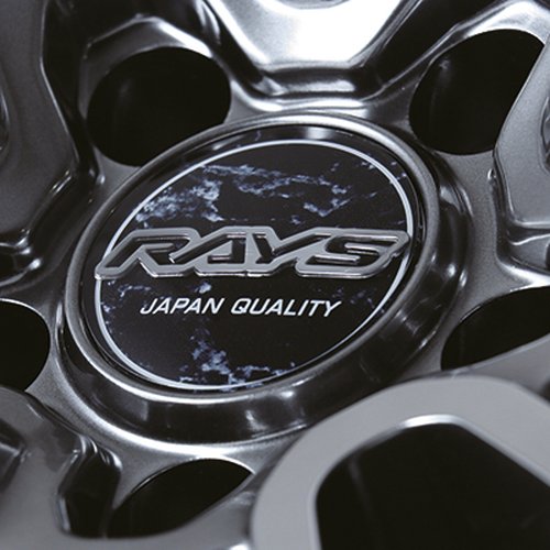 大理石柄の名盤から浮き上がるRAYSエンブレムがプレミアム感を演出