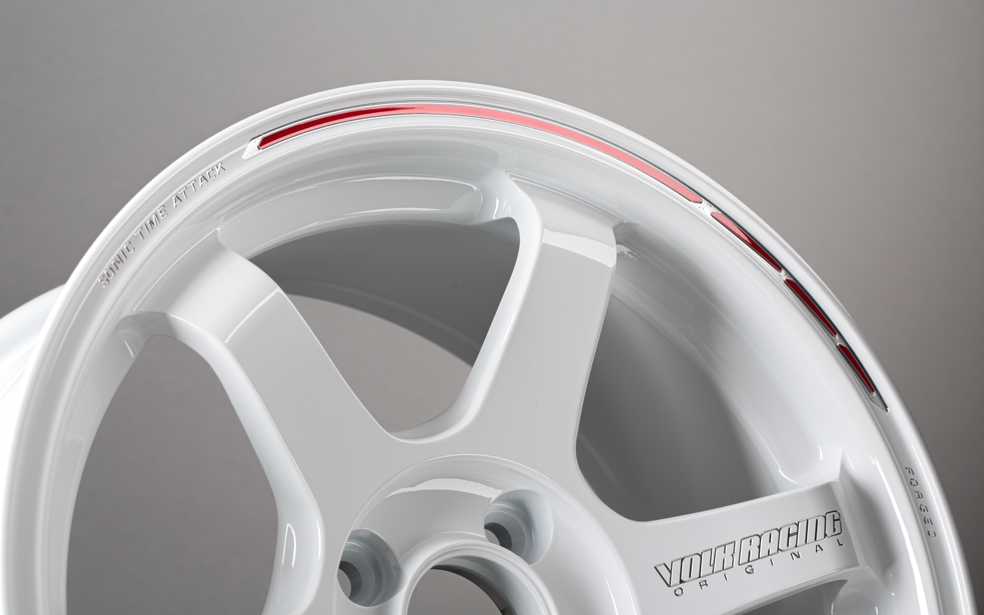 途切れながら小さくなるストロボラインを採用