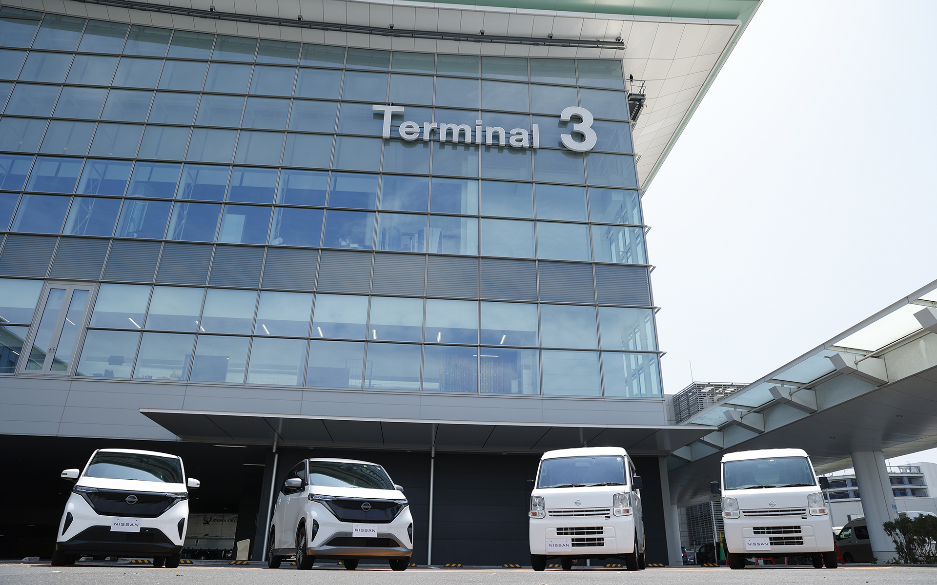 塗装の効果と耐久性を検証するため、日産は羽田空港において2023年11月から1年間の実証実験を実施している