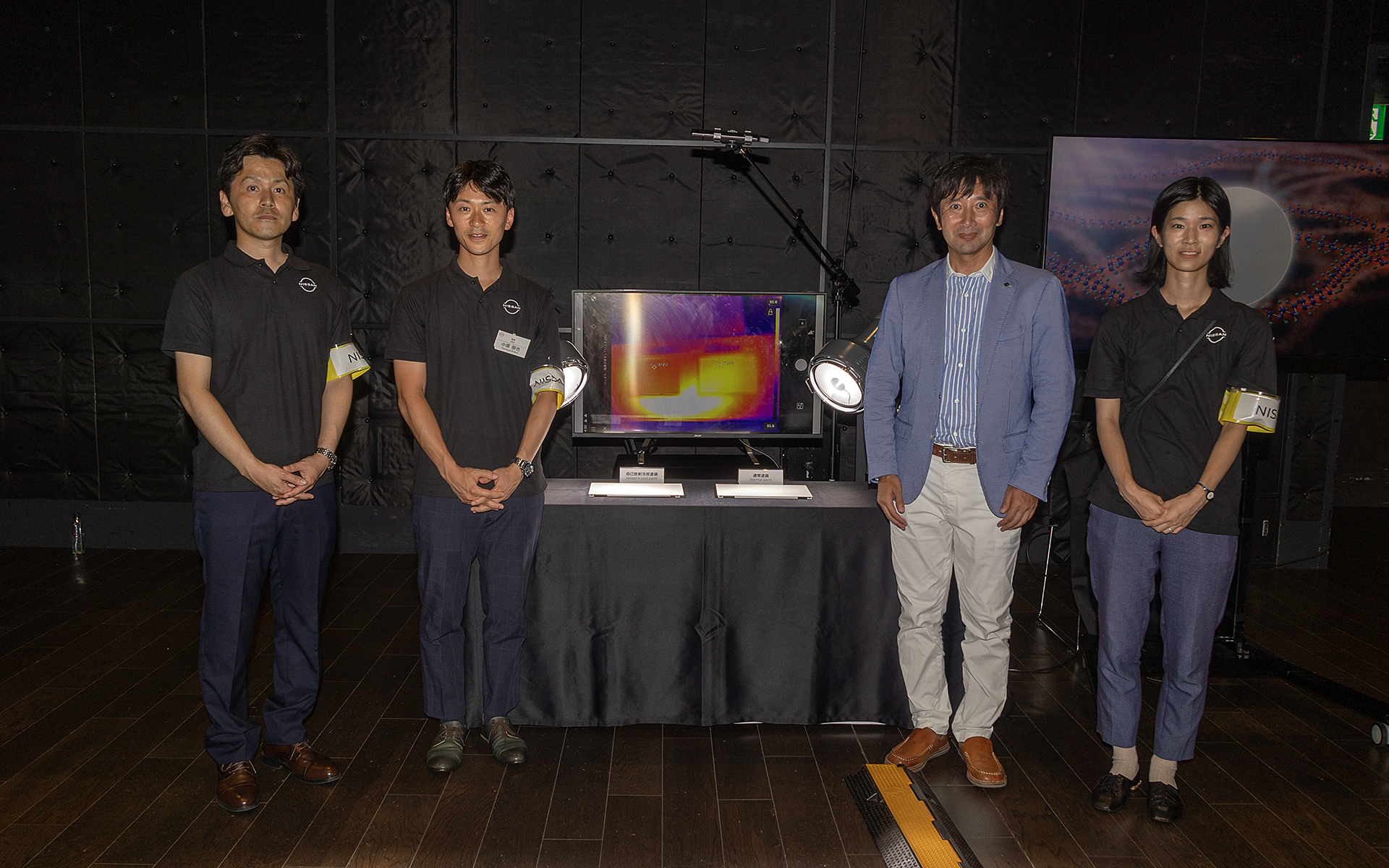 三浦氏と展示物の解説を担当したチームの方々