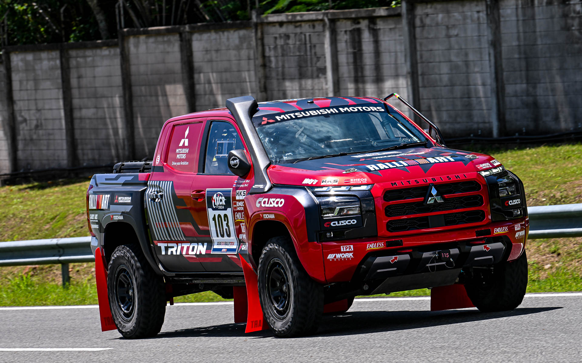 AXCR仕様のピックアップトラック「トライトン」