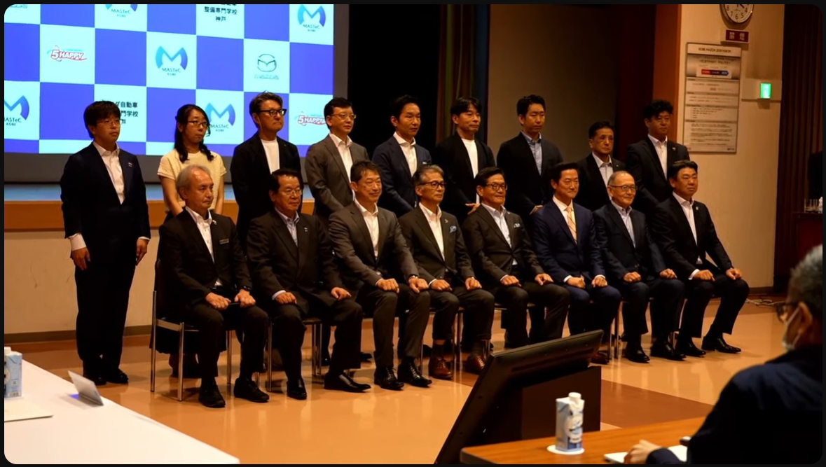 2026年4月に開校予定の「MASTeC KOBE」メディアカンファレンスで行なわれたフォトセッション