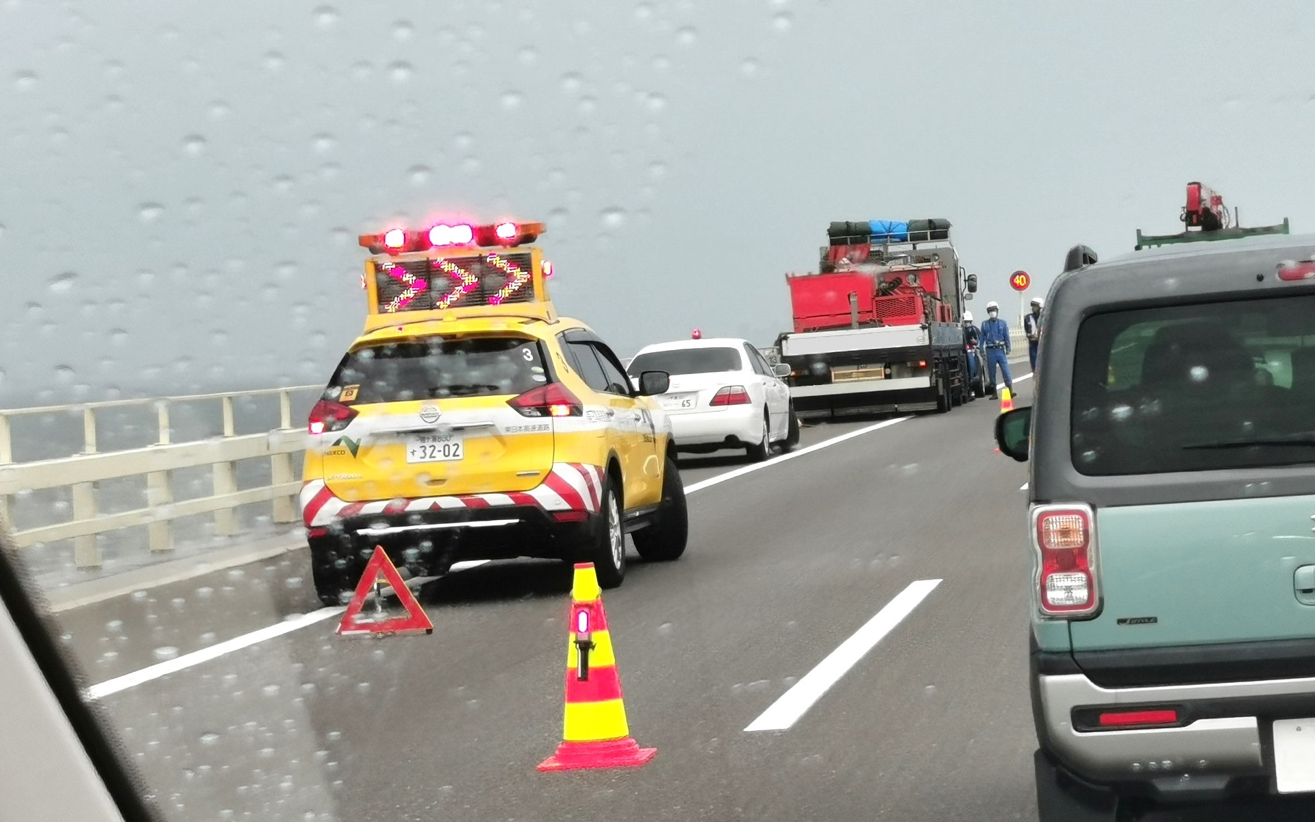 ちょっとした接触事故でも、車線が半分になれば渋滞が発生しますし、見物渋滞もありますので、事故なくお盆連休を乗り越えましょう！