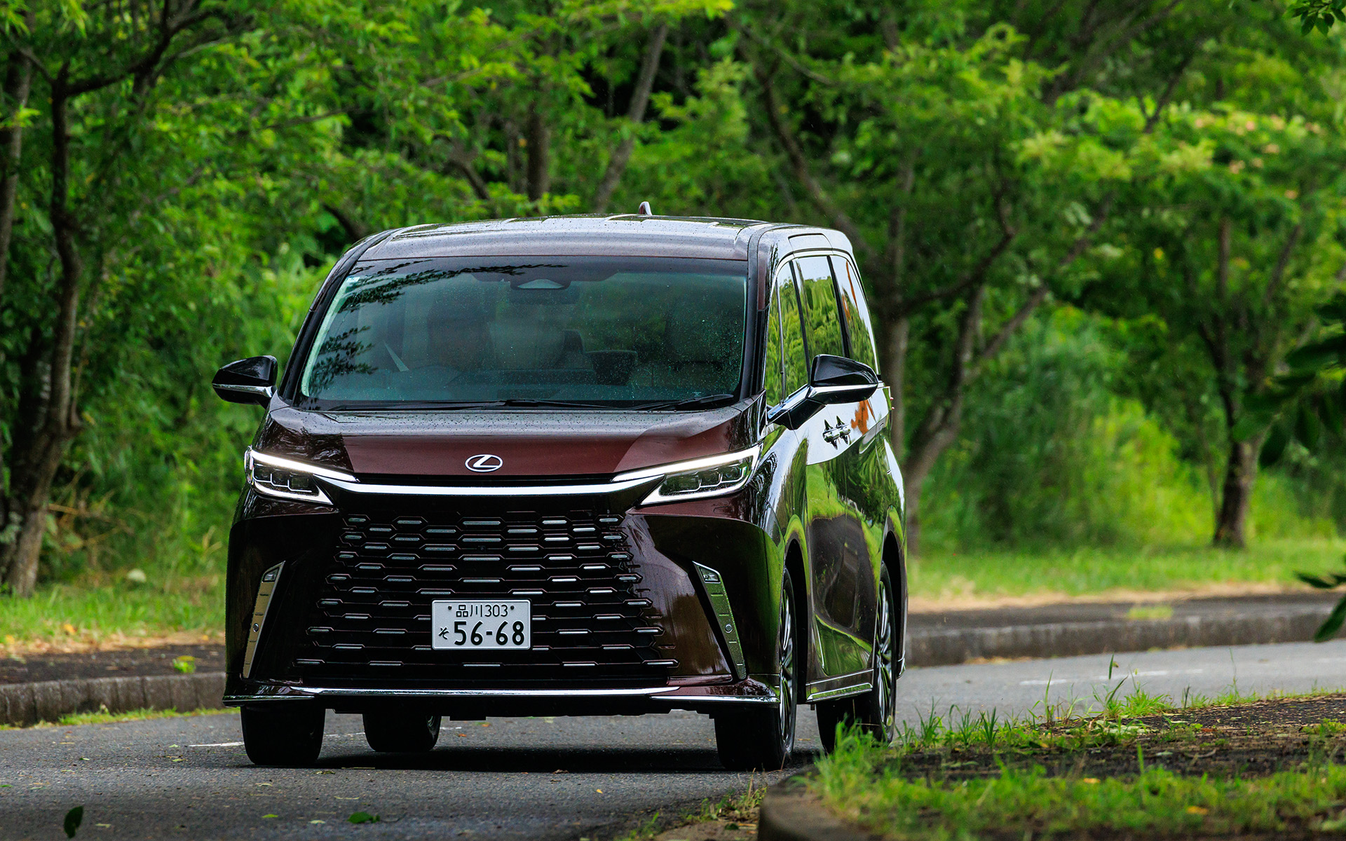 レクサスの目指す“意のままの走り”を見事に実現している