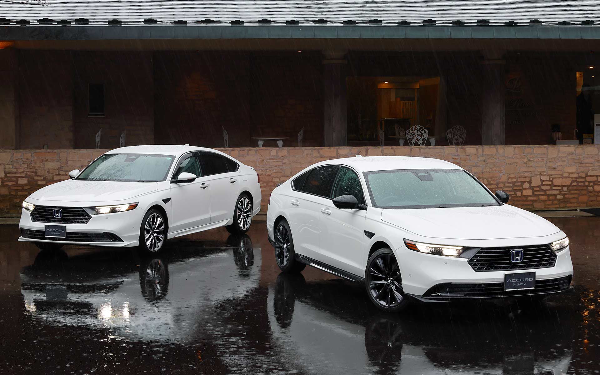 ホンダアクセスでは新型アコードの純正アクセサリーを用意し、「SPORTS LINE」「TOURING LINE」の2つのスタイルをラインアップ。中でも「ロアースカート」「トランクスポイラー」といったエクステリアアイテムが好評を博しているという