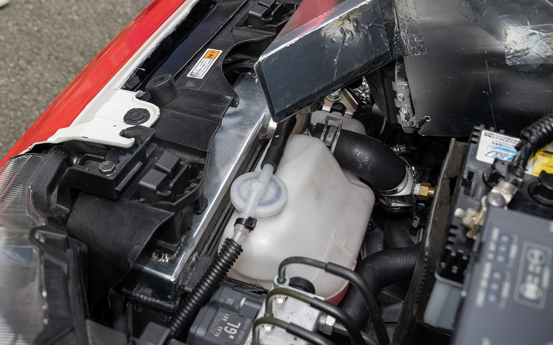 ラジエターをD-SPORT製アルミ素材の大容量タイプに交換している