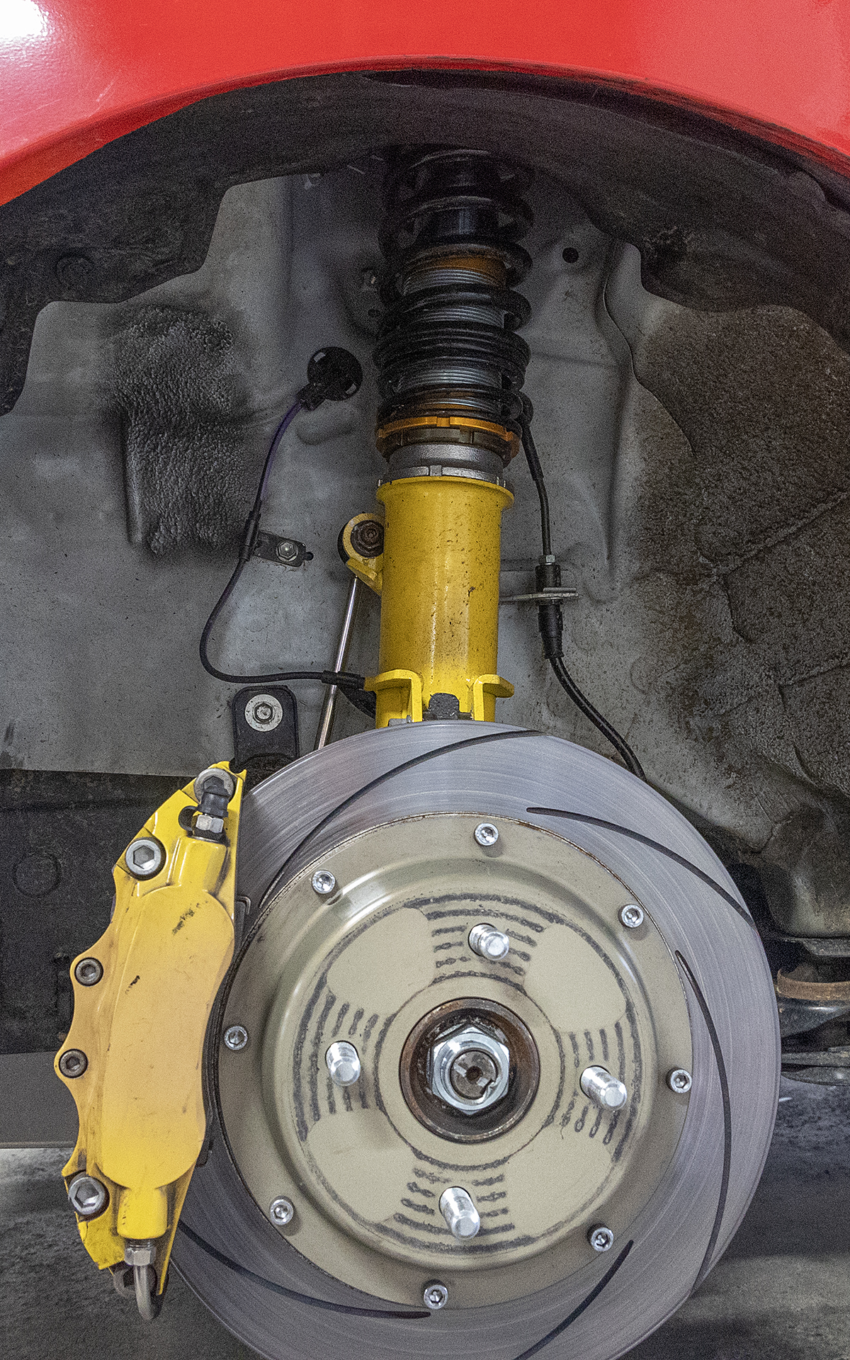 サスペンションキットはD-SPORTの試作品。コーナリングの安定感を重視して伸び側の減衰力を強めにしているという