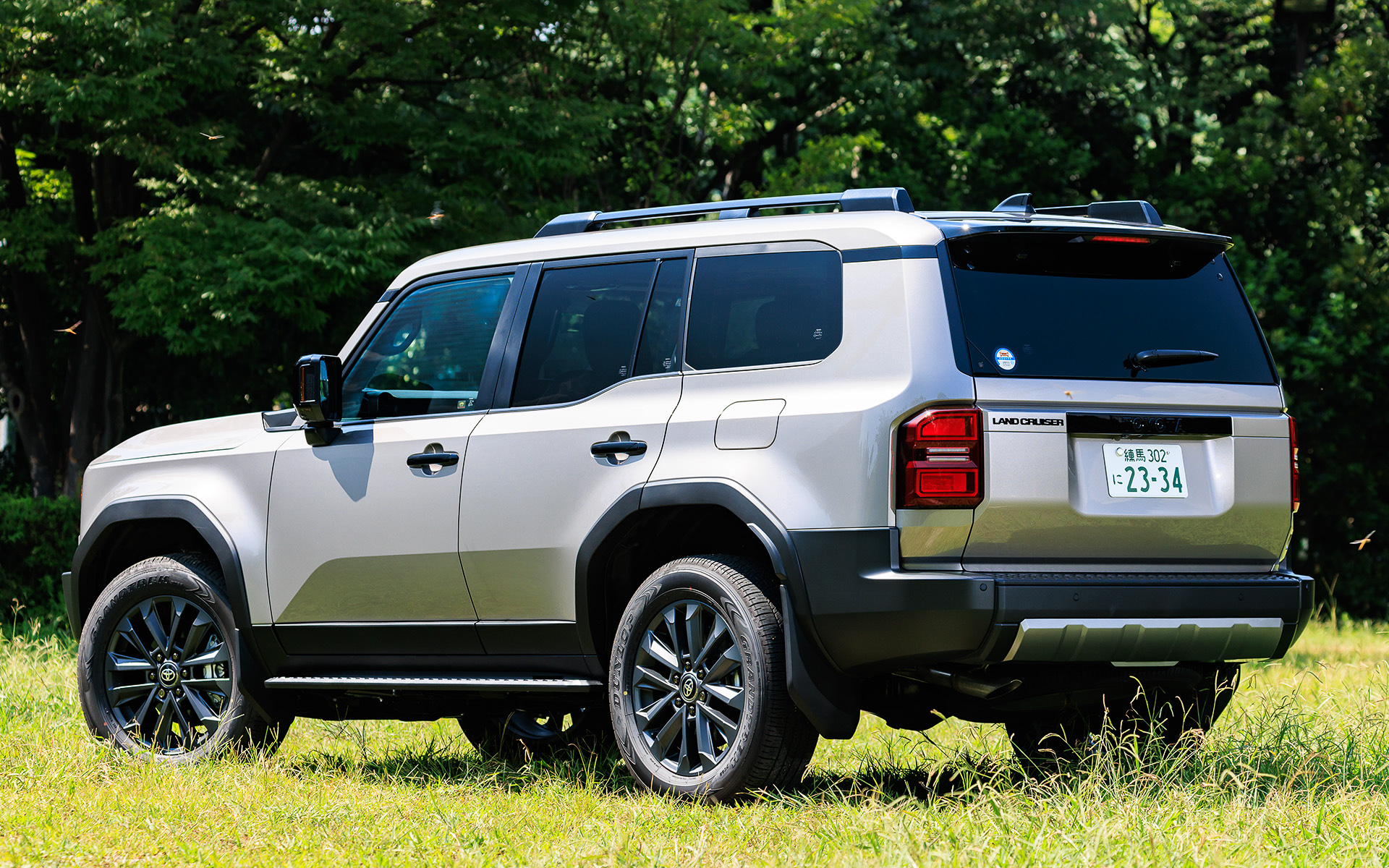 今回試乗したのは2024年4月に発売した新型「ランドクルーザー 250」。グレードは2.8リッターディーゼル仕様の最上位モデル「ZX」（735万円）。ボディサイズは4925×1980×1935mm（全長×全幅×全高）、ホイールベースは2850mm