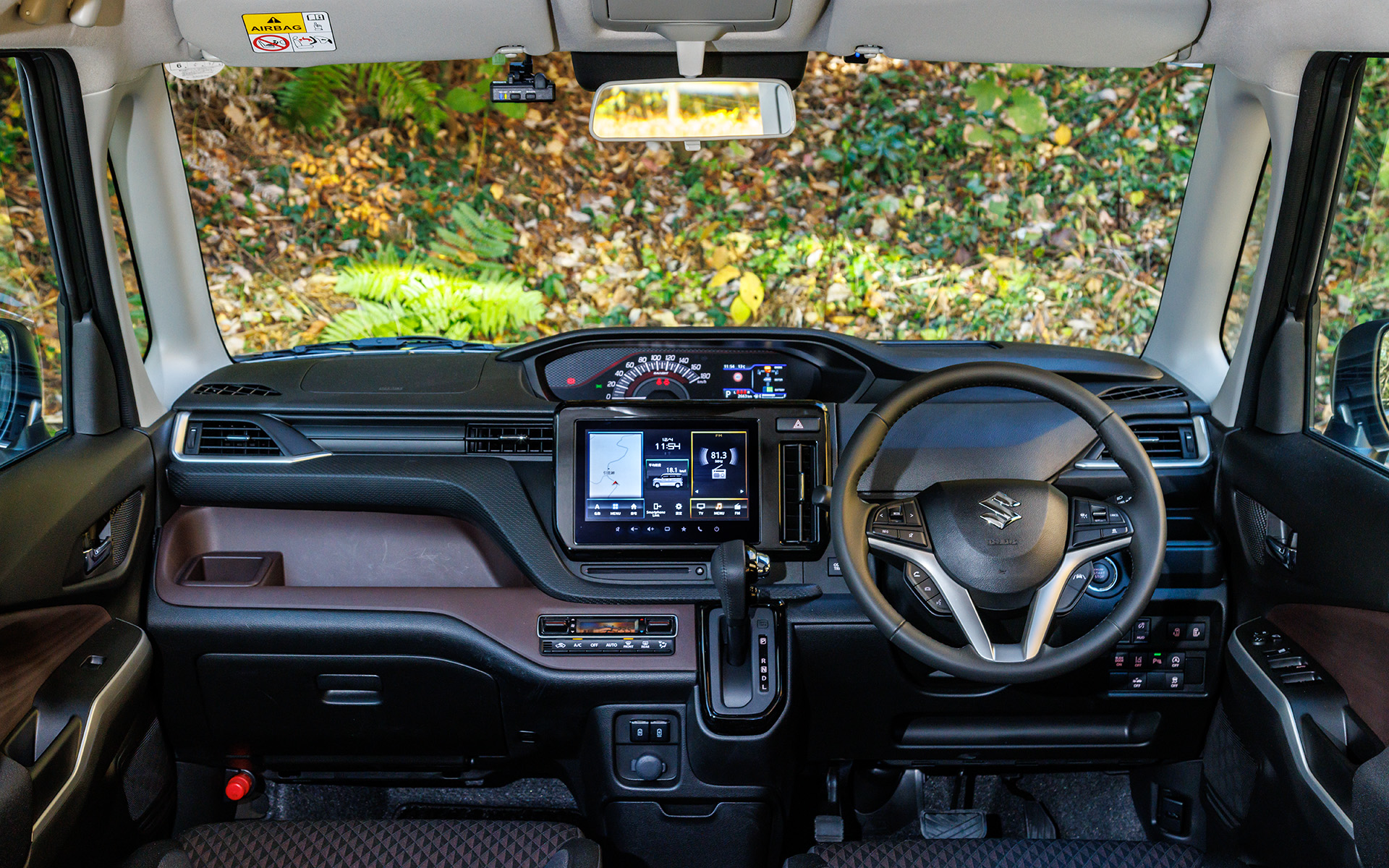 ネイビーをアクセントカラーに取り入れたソリオ バンディットのインパネ