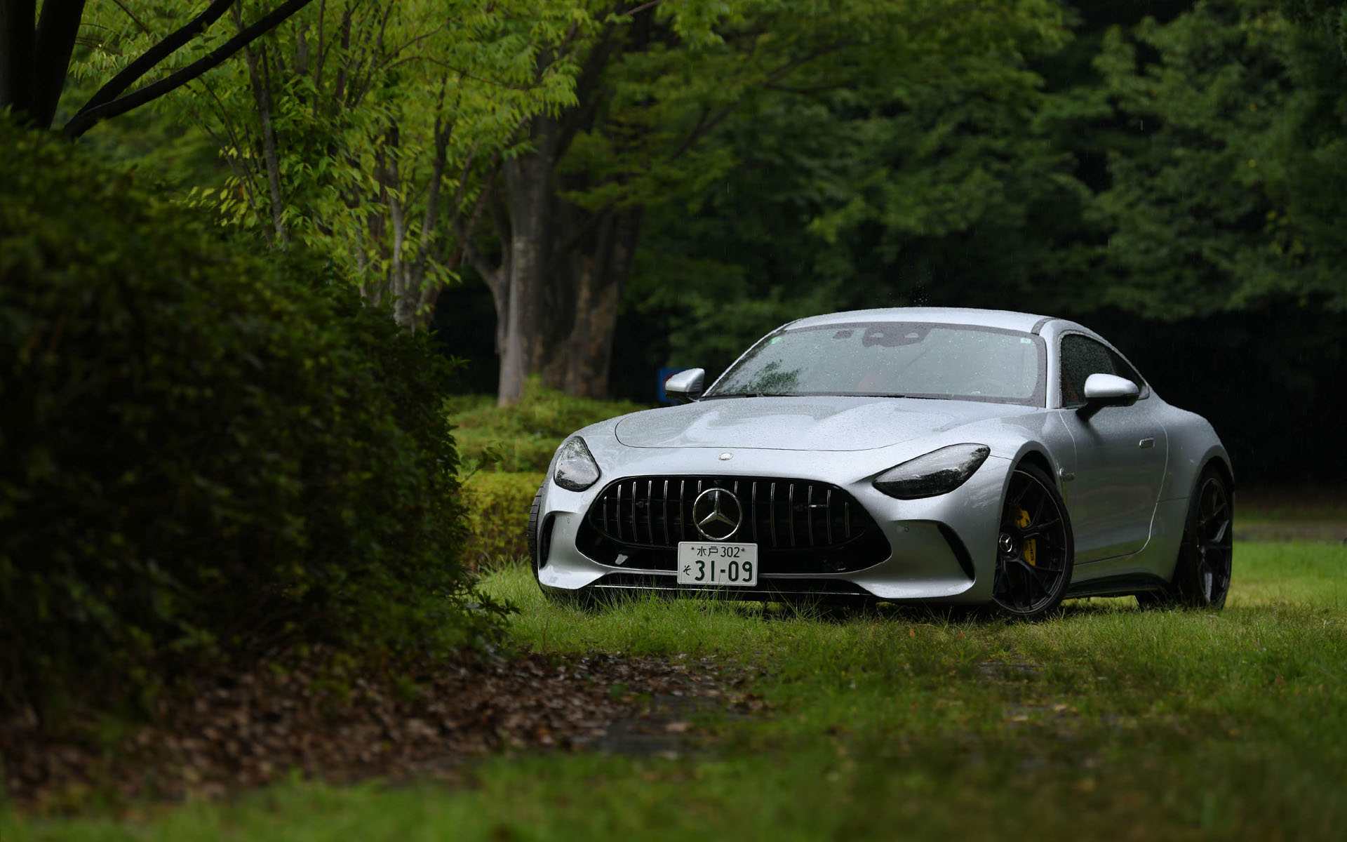 メルセデスAMG GT 63 4MATIC＋ クーペ（2750万円/車両提供：メルセデス・ベンツ日本合同会社）。ボディサイズは4730×1985×1355mm（全長×全幅×全高）、ホイールベースは2700mm。車両重量は1940kg