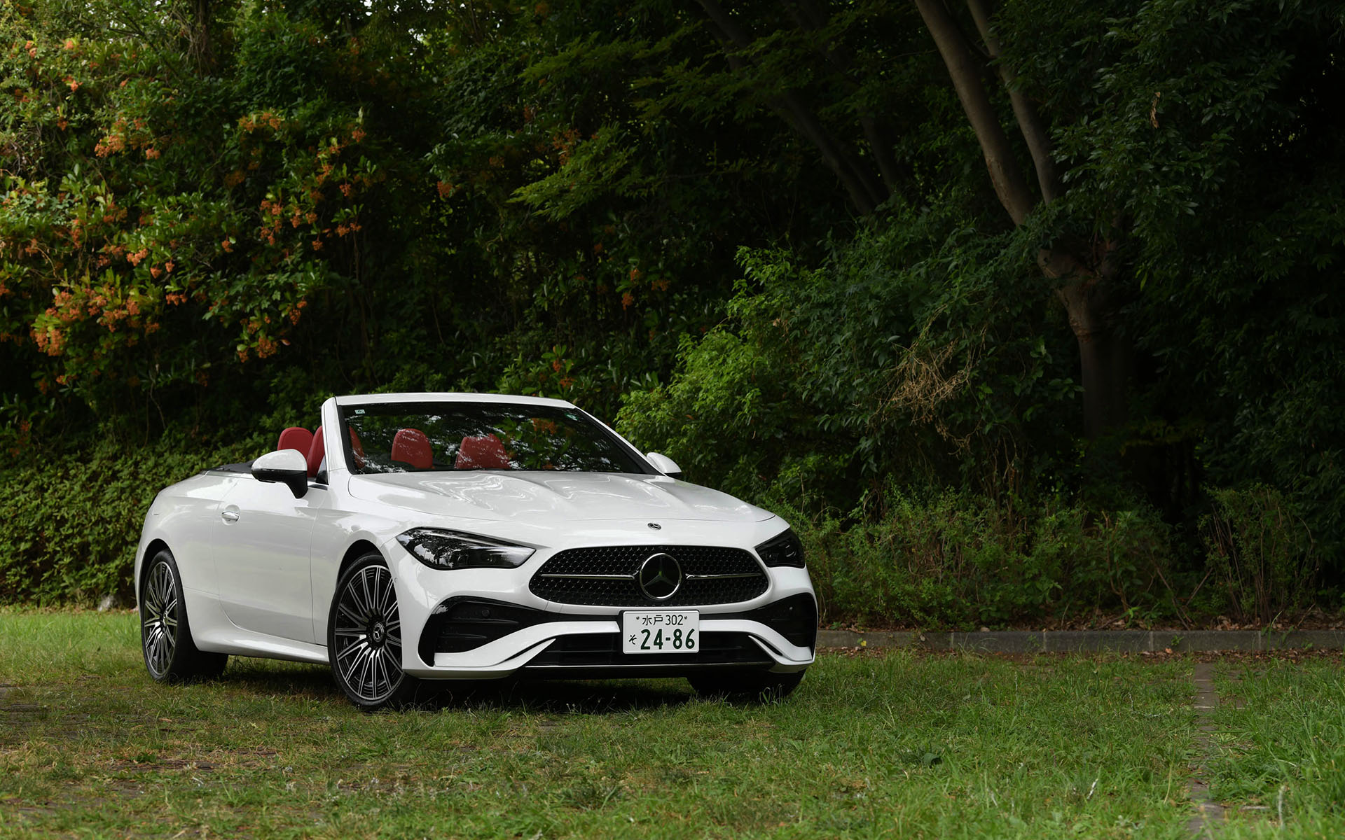 CLE 200 カブリオレ スポーツ（936万円/車両提供：メルセデス・ベンツ日本合同会社）。ボディサイズは4850×1860×1425mm（全長×全幅×全高）、ホイールベースは2865mm。車両重量は1900kg