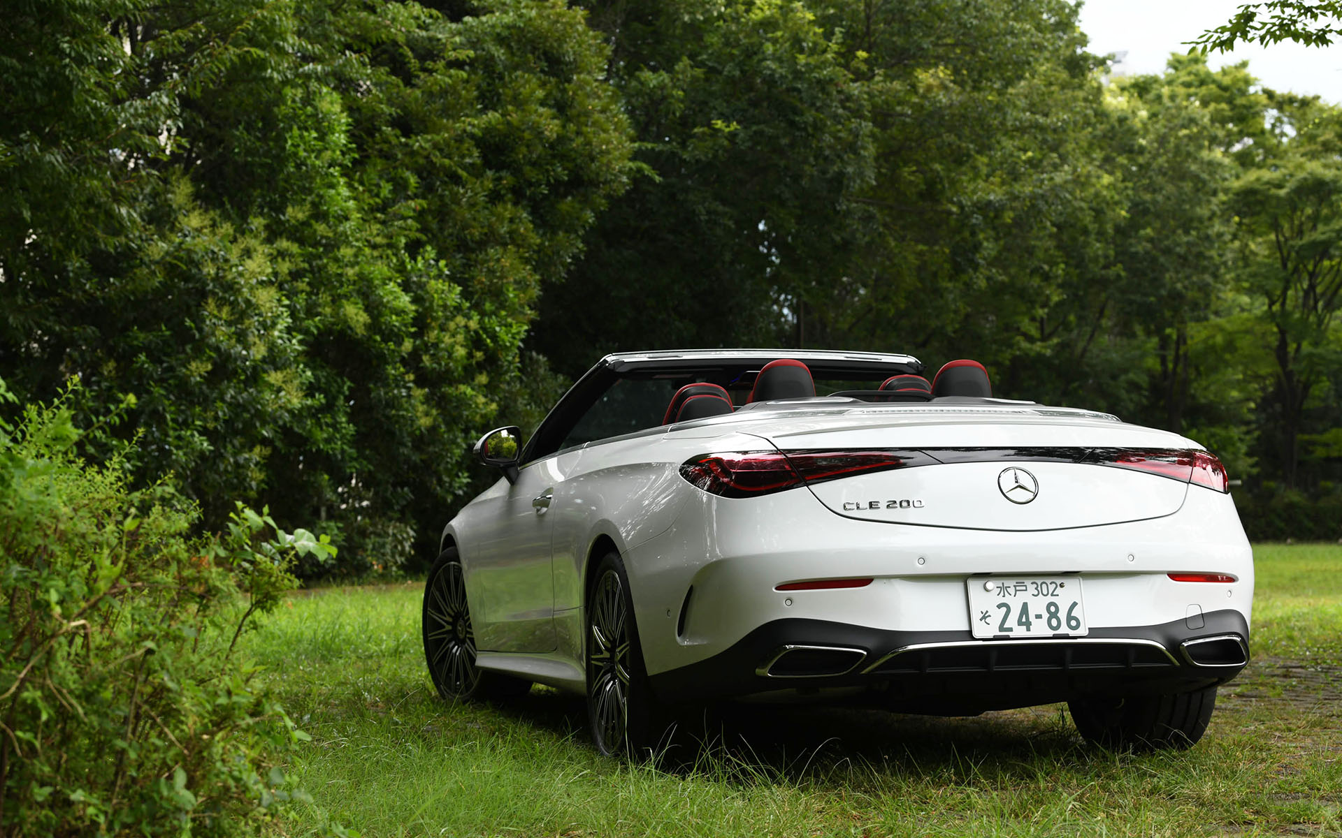 CLE 200 カブリオレ スポーツ（936万円/車両提供：メルセデス・ベンツ日本合同会社）。ボディサイズは4850×1860×1425mm（全長×全幅×全高）、ホイールベースは2865mm。車両重量は1900kg