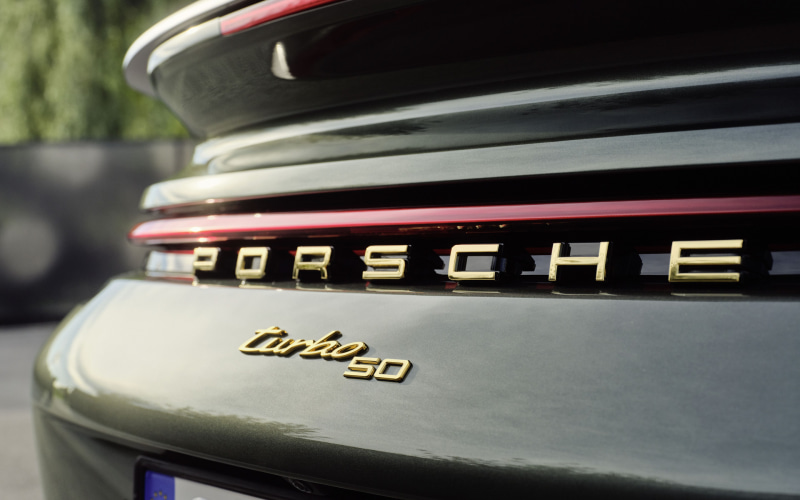 ポルシェ、911ターボ誕生50周年記念の限定モデル「911ターボ50